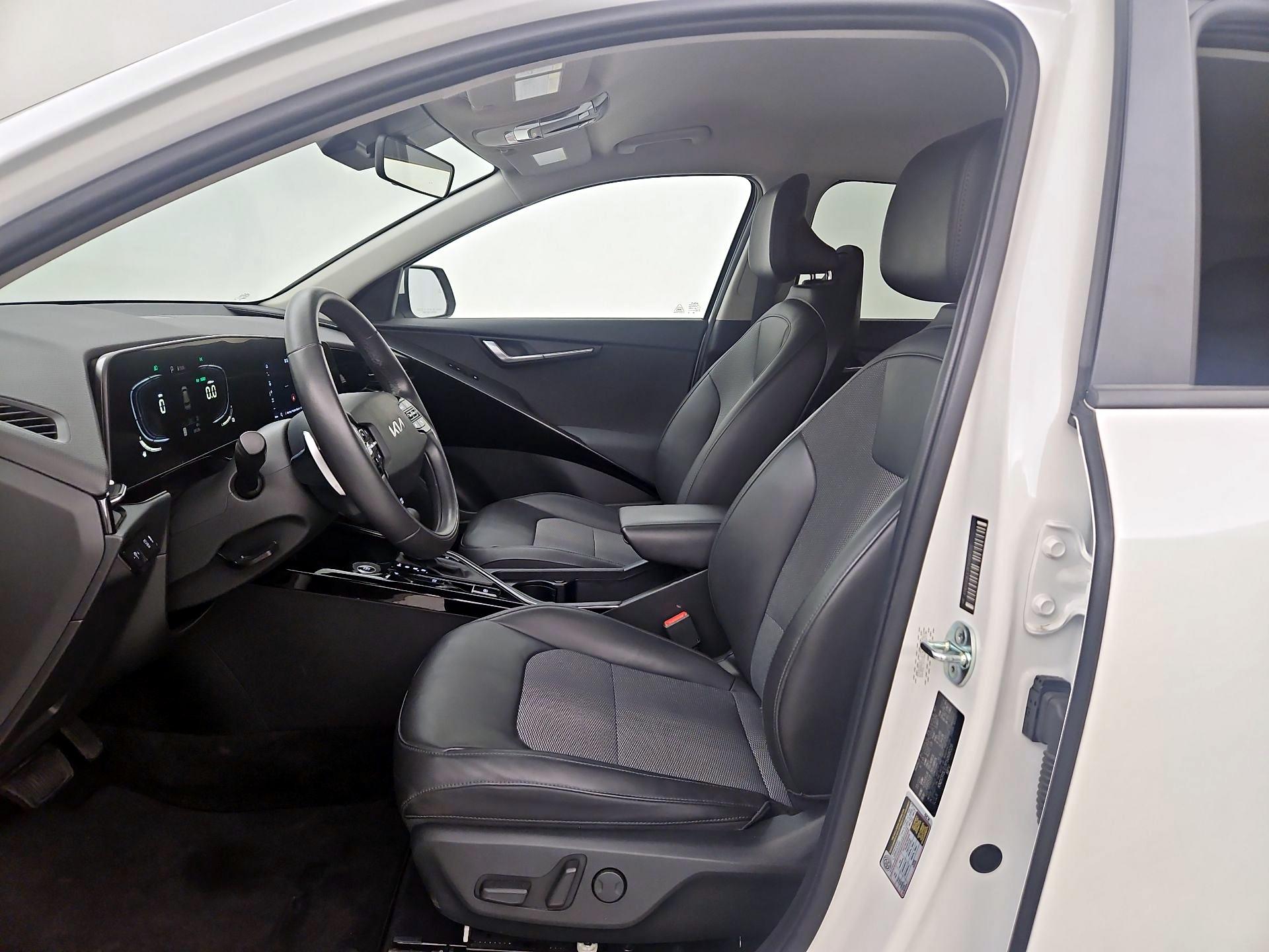 Thumbnail: 2023 Kia Niro - 11