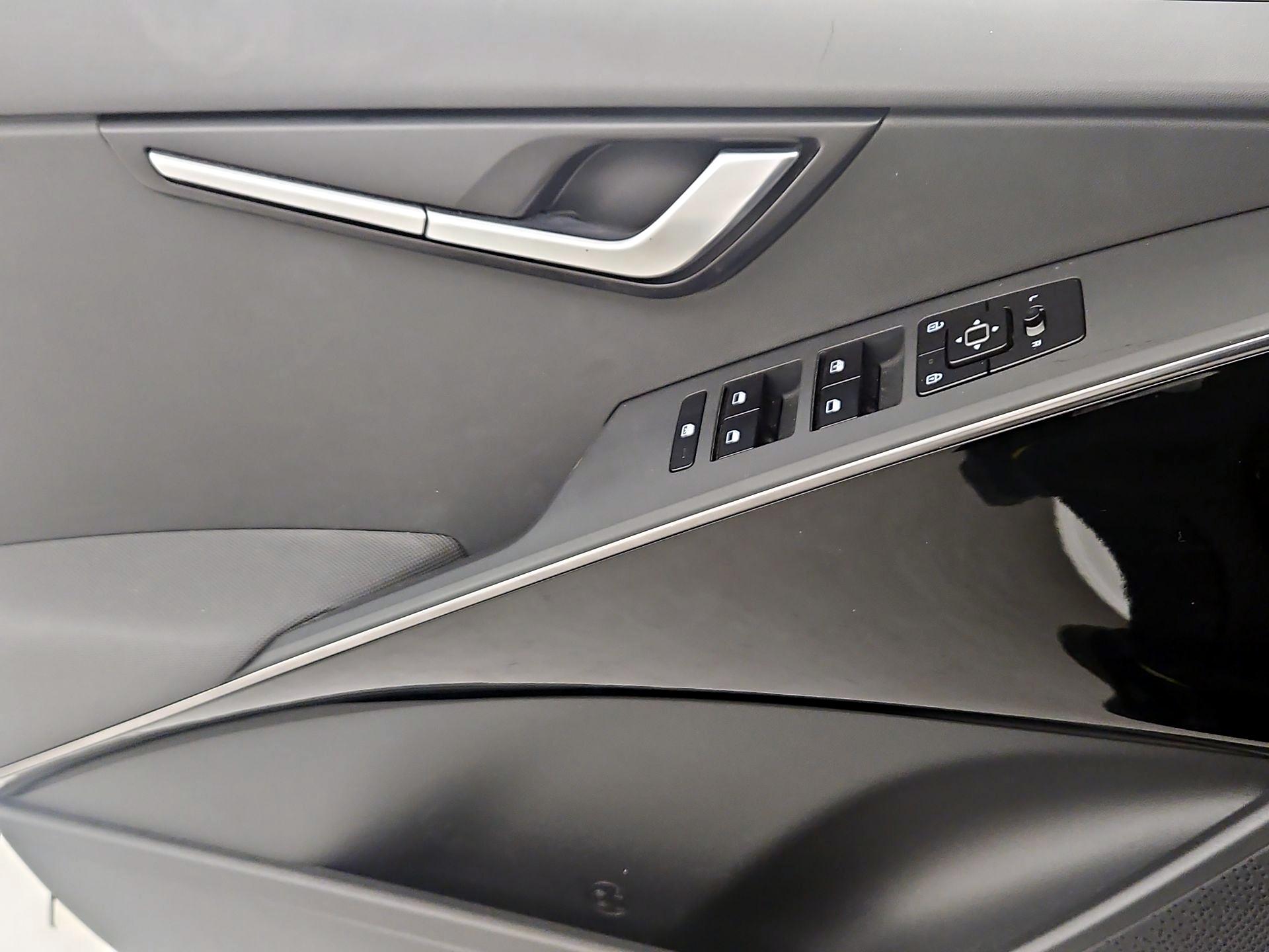 Thumbnail: 2023 Kia Niro - 12