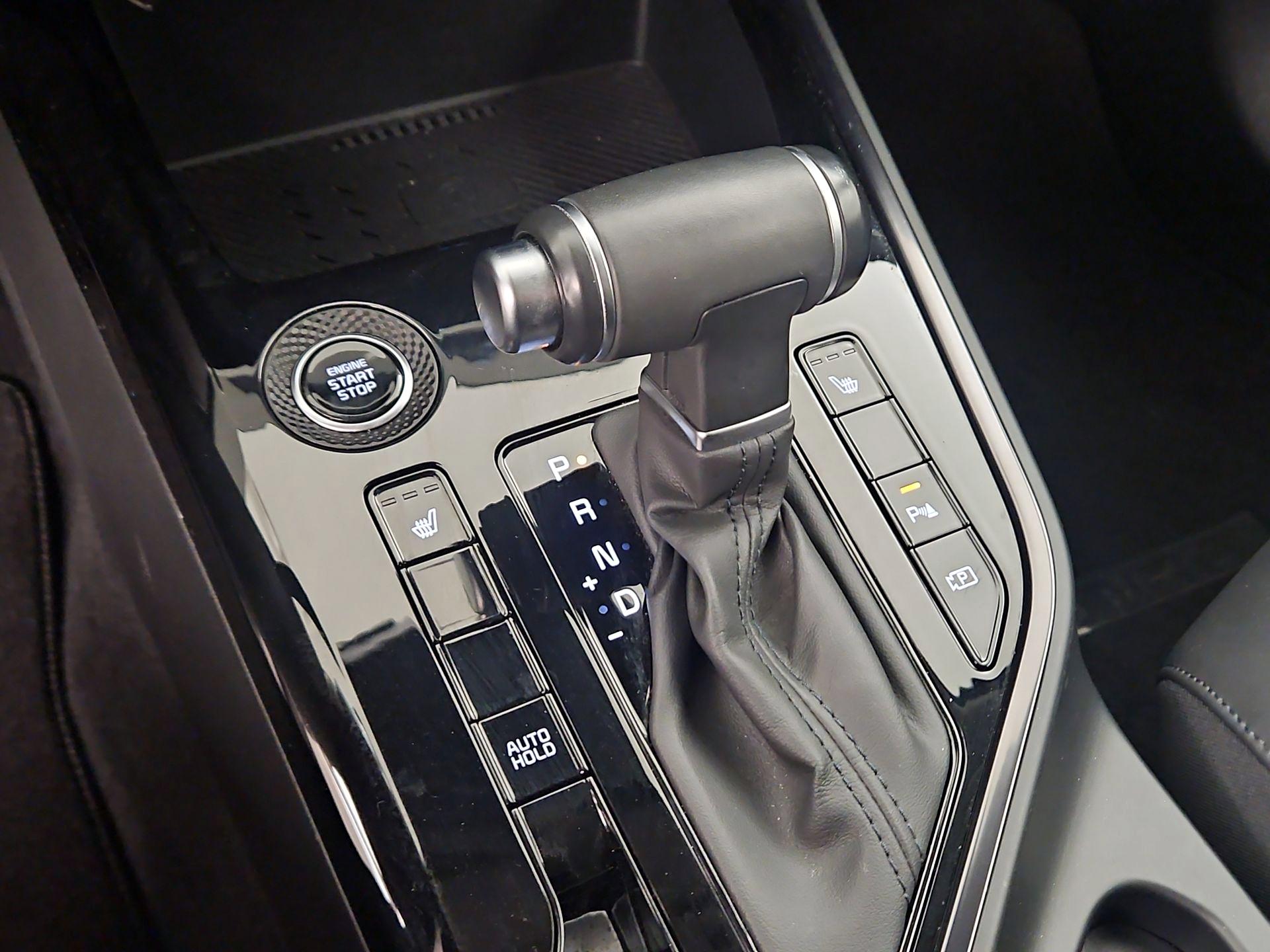 Thumbnail: 2023 Kia Niro - 18