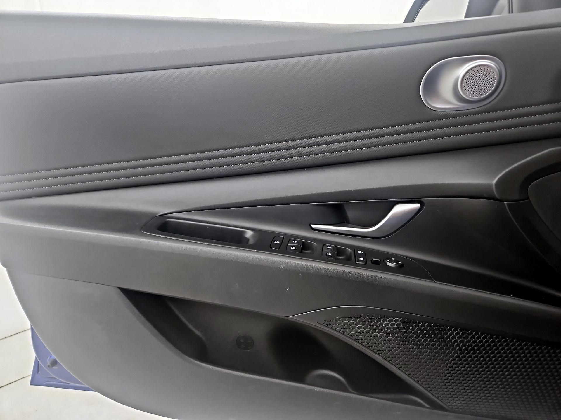 Thumbnail: 2023 Hyundai Elantra - 12