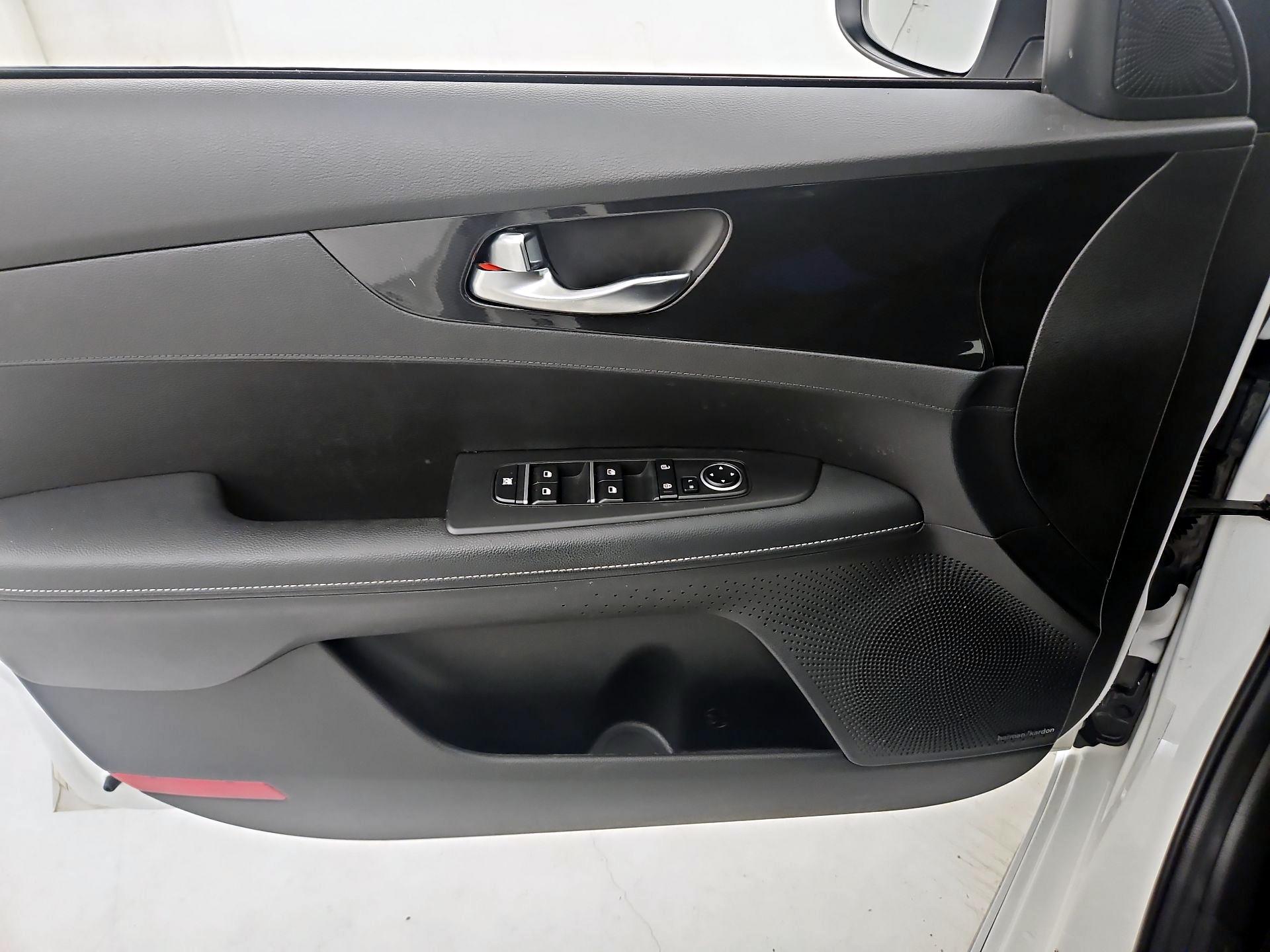 Thumbnail: 2023 Kia Forte - 12