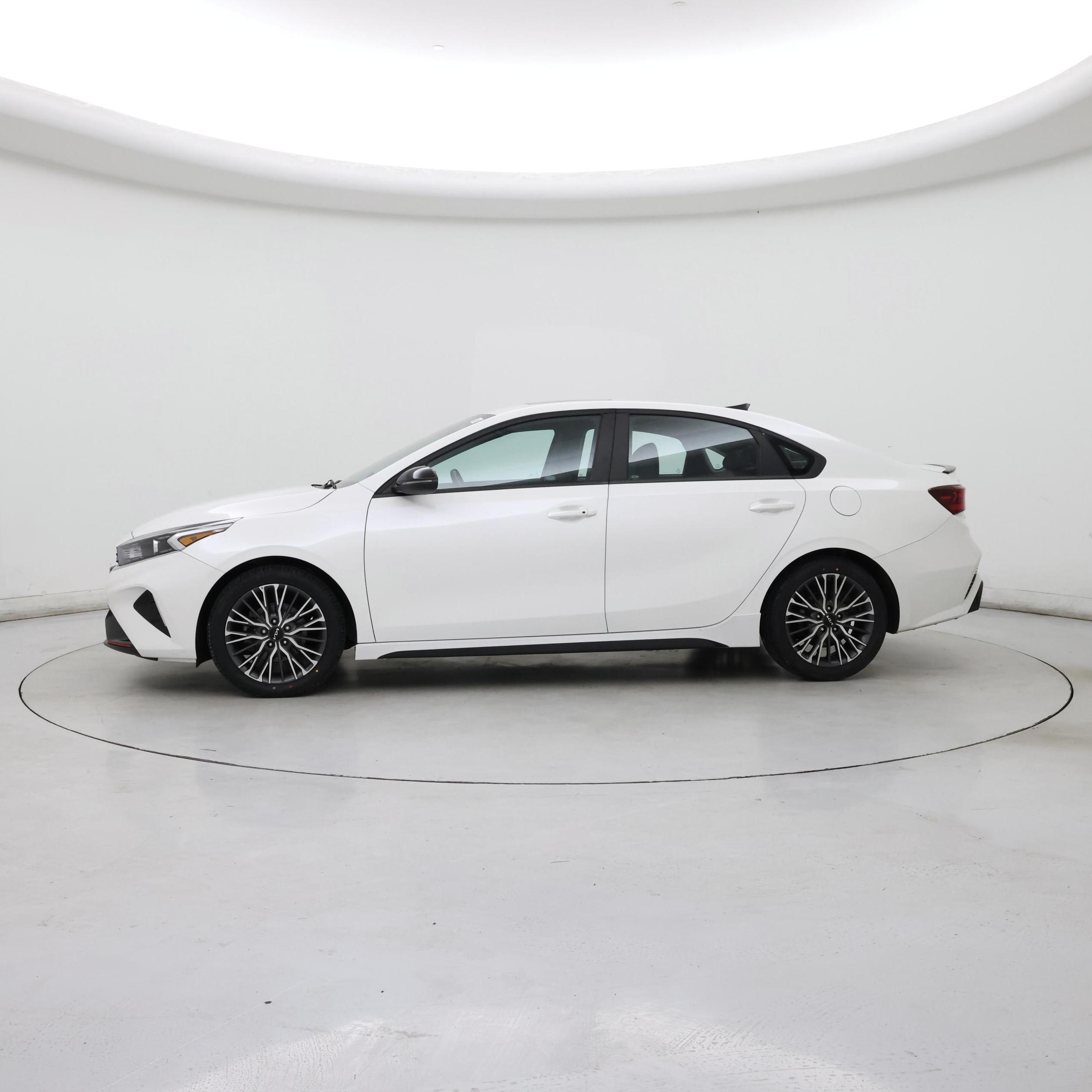 Thumbnail: 2023 Kia Forte - 3