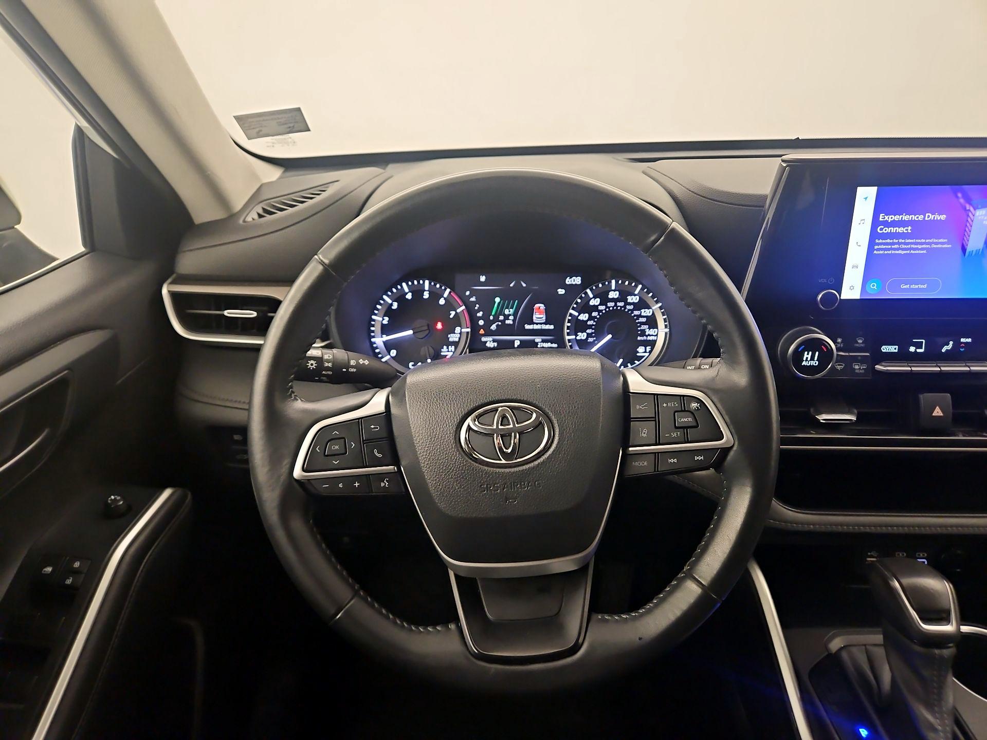 Thumbnail: 2023 Toyota Highlander - 10