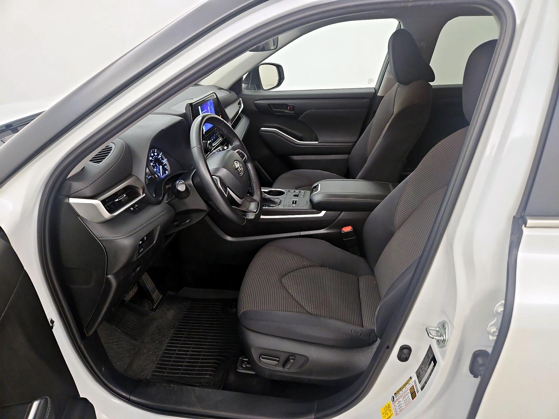 Thumbnail: 2023 Toyota Highlander - 11