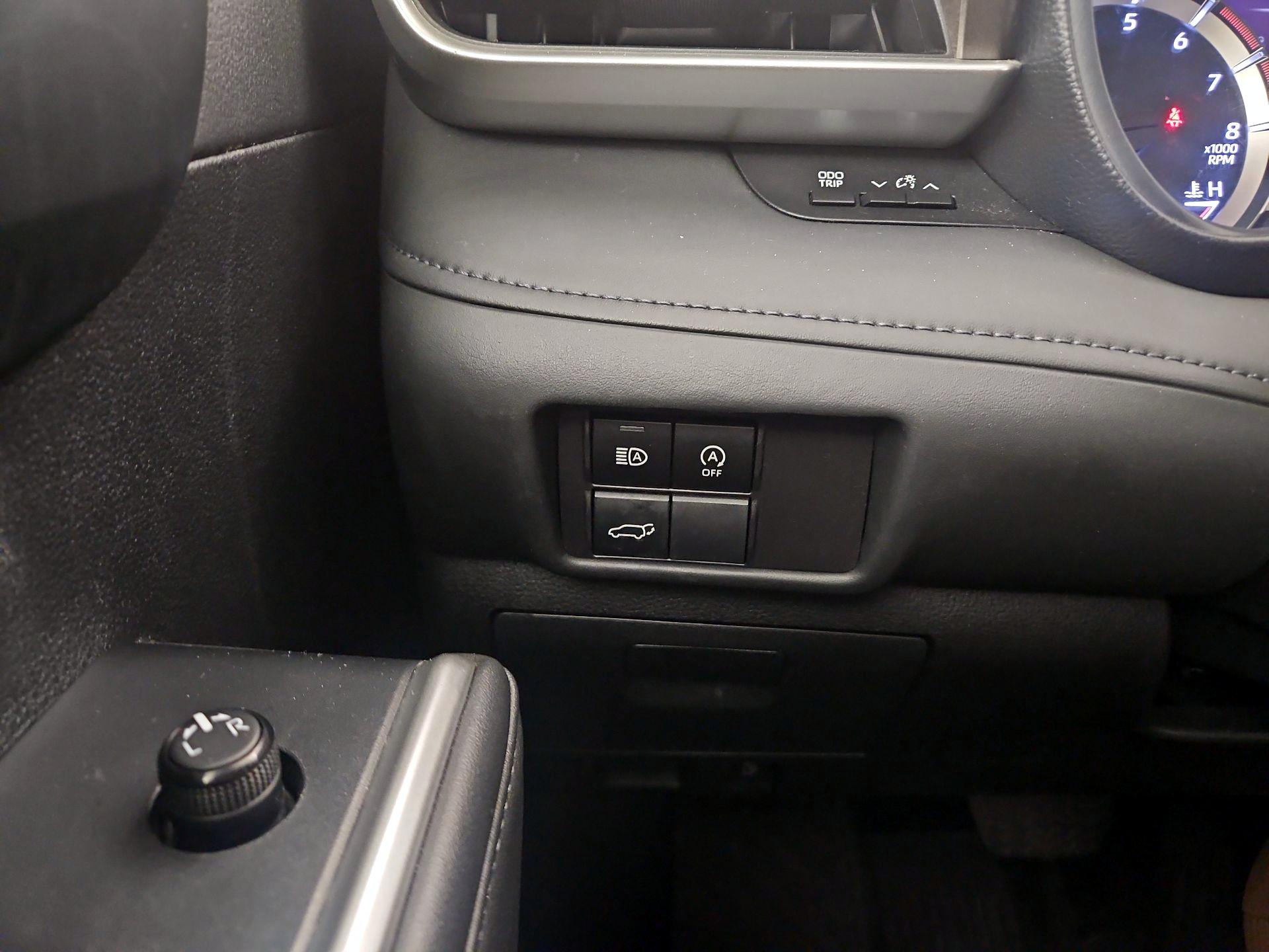 Thumbnail: 2023 Toyota Highlander - 13