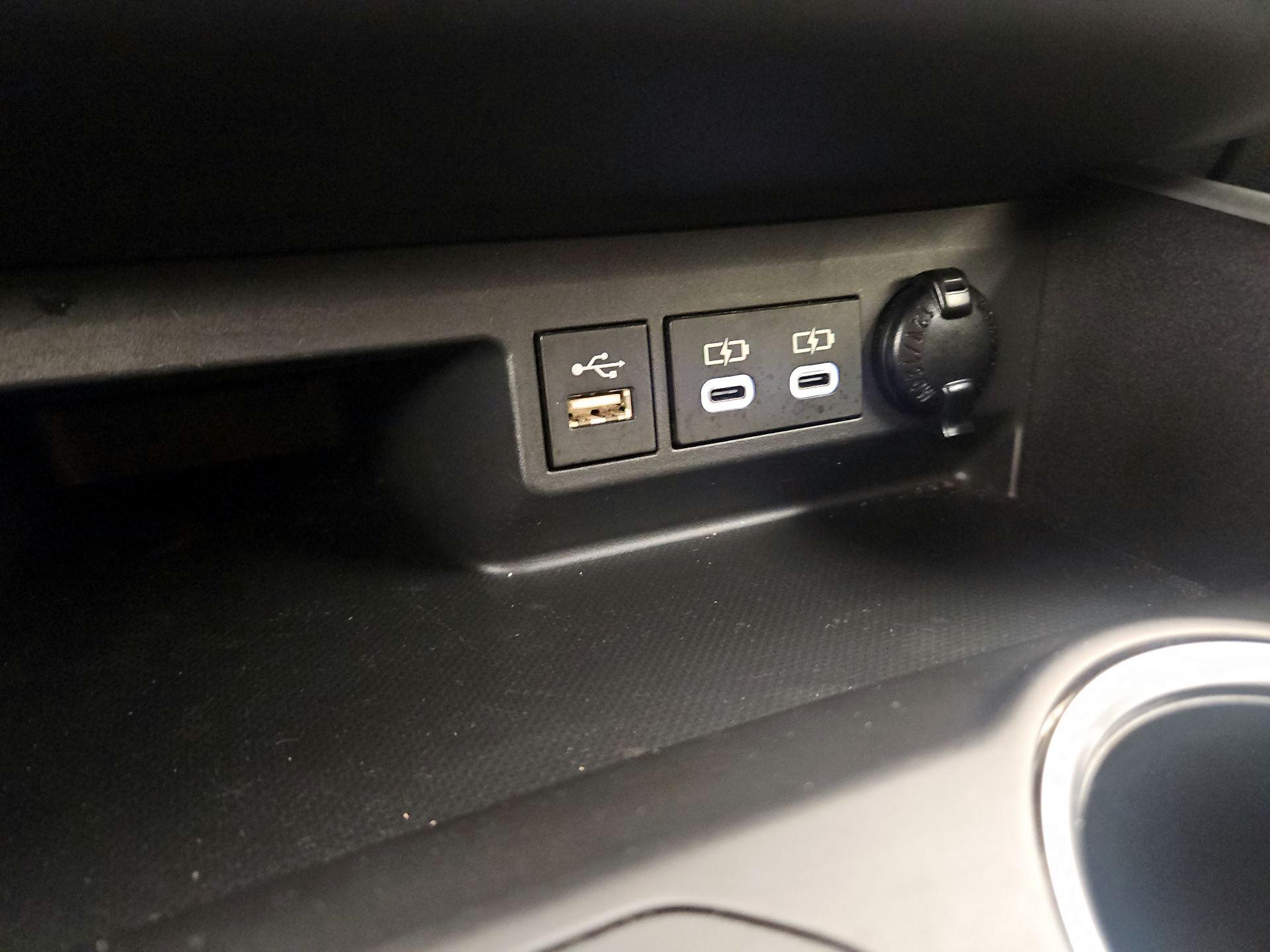 Thumbnail: 2023 Toyota Highlander - 18