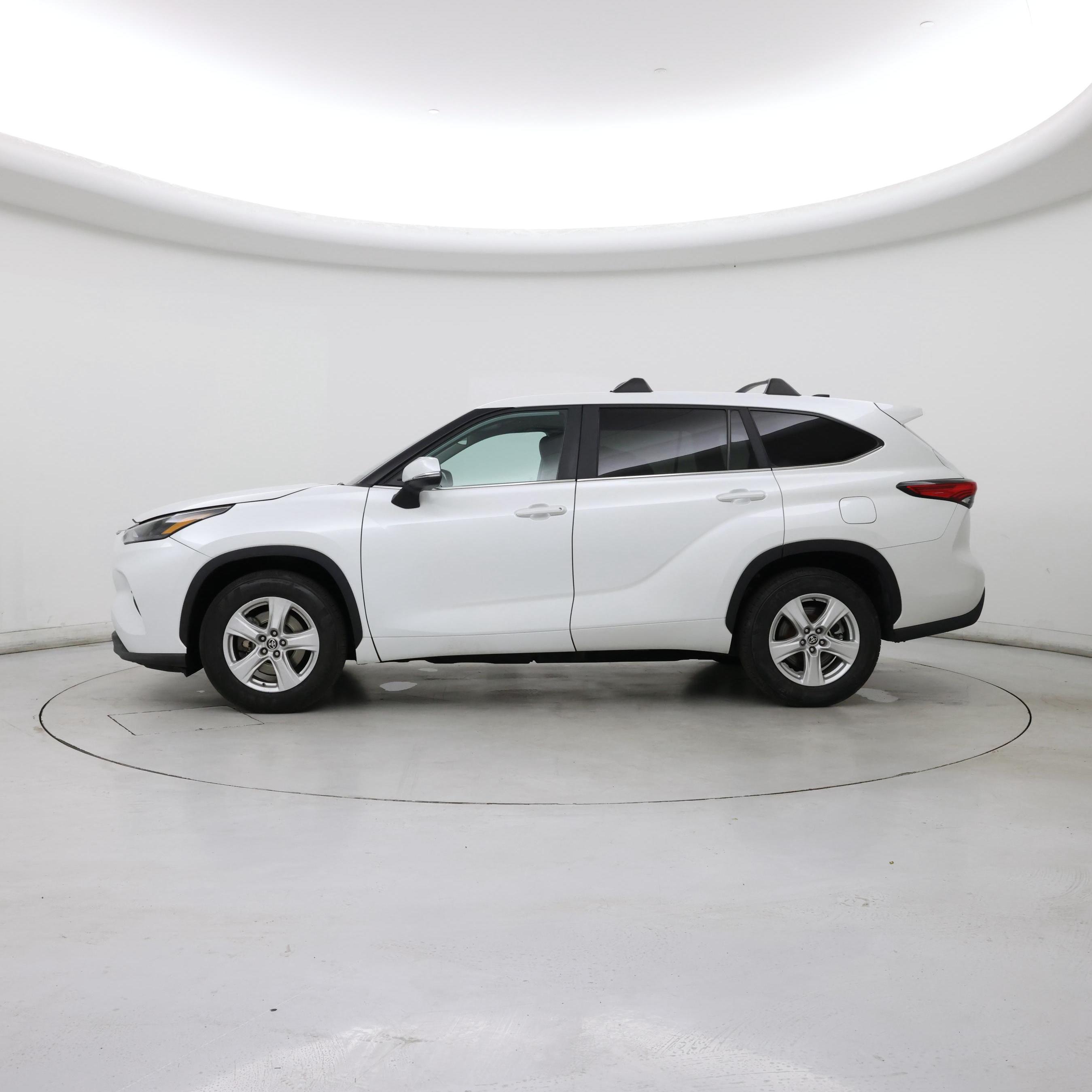 Thumbnail: 2023 Toyota Highlander - 3