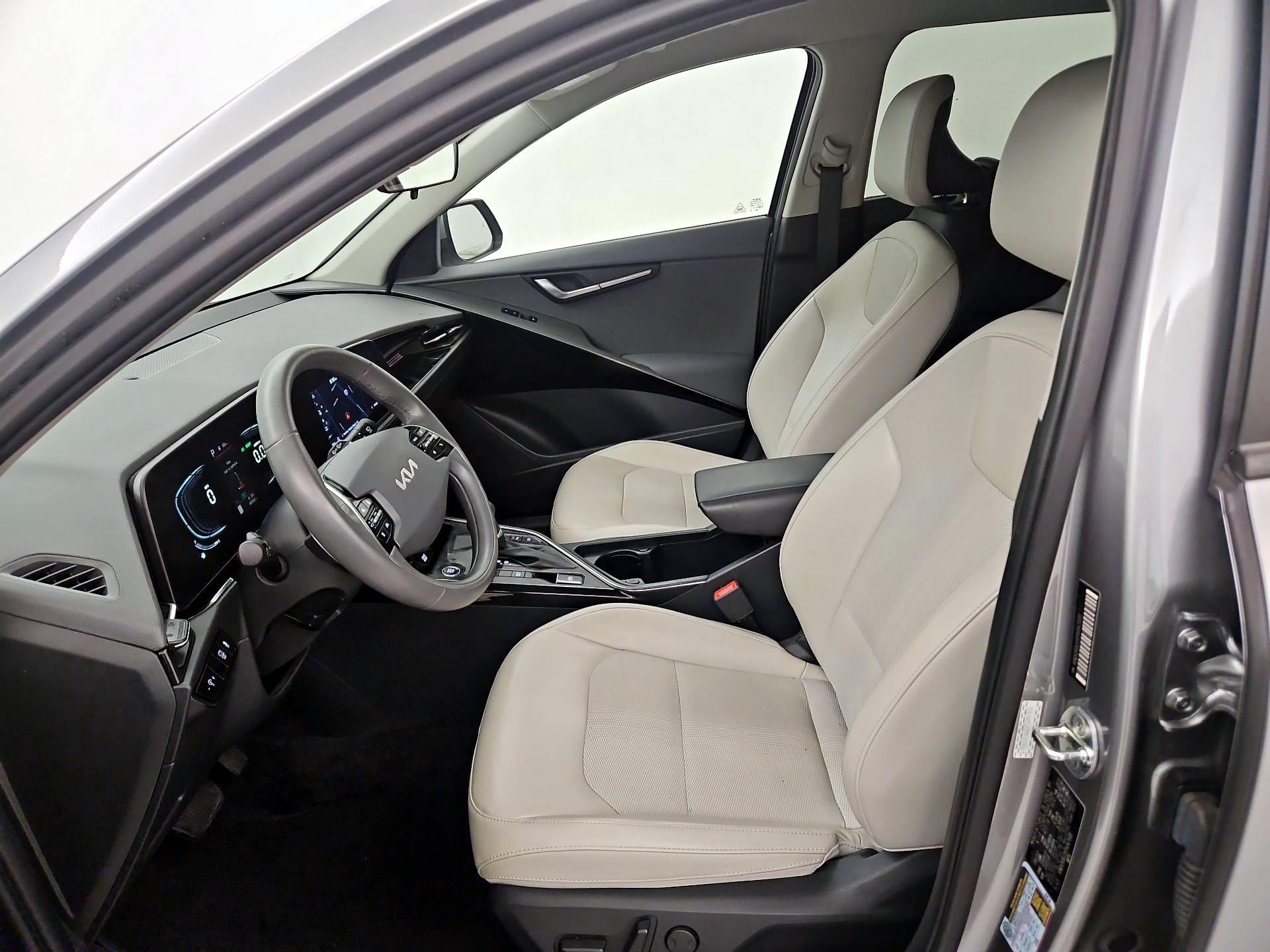 Thumbnail: 2023 Kia Niro - 11