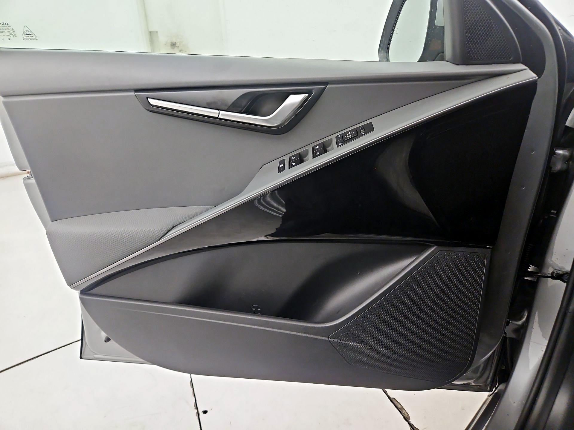 Thumbnail: 2023 Kia Niro - 12