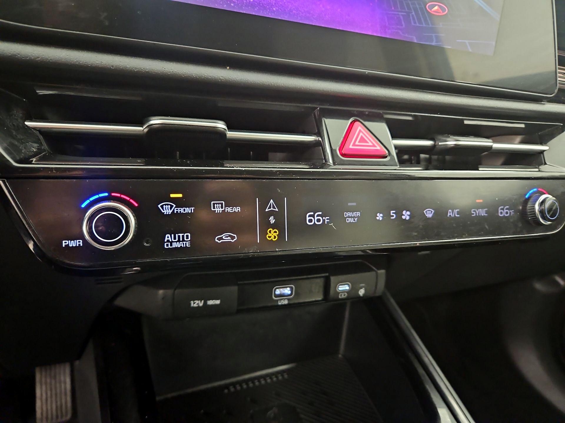 Thumbnail: 2023 Kia Niro - 17