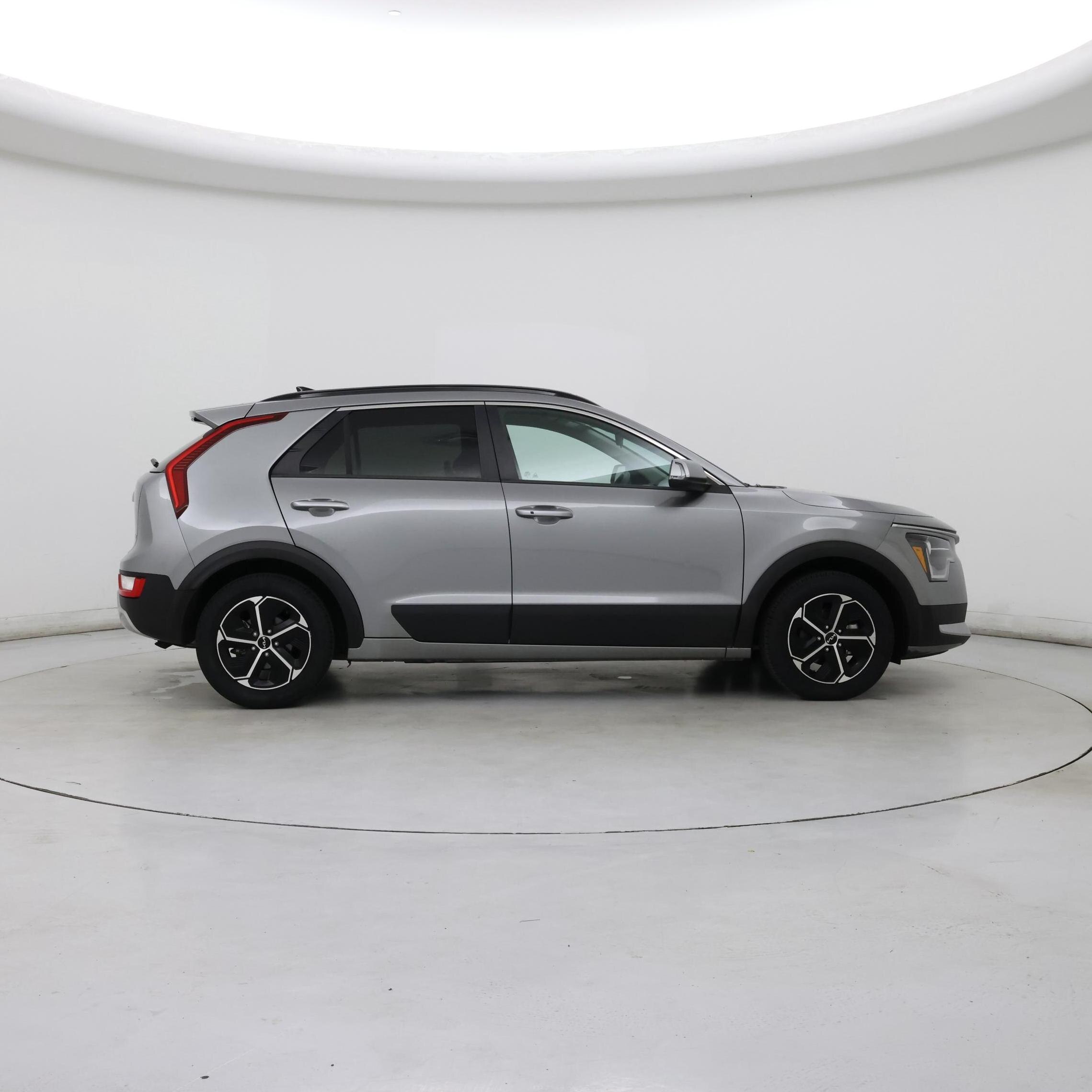 Thumbnail: 2023 Kia Niro - 7