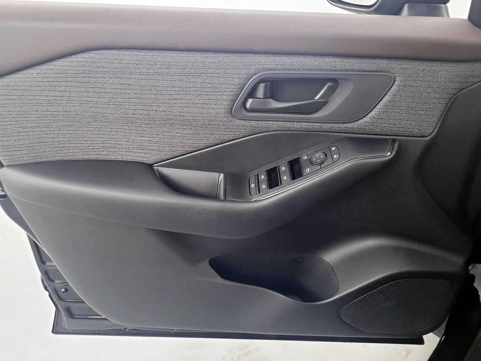 Thumbnail: 2023 Nissan Rogue - 10