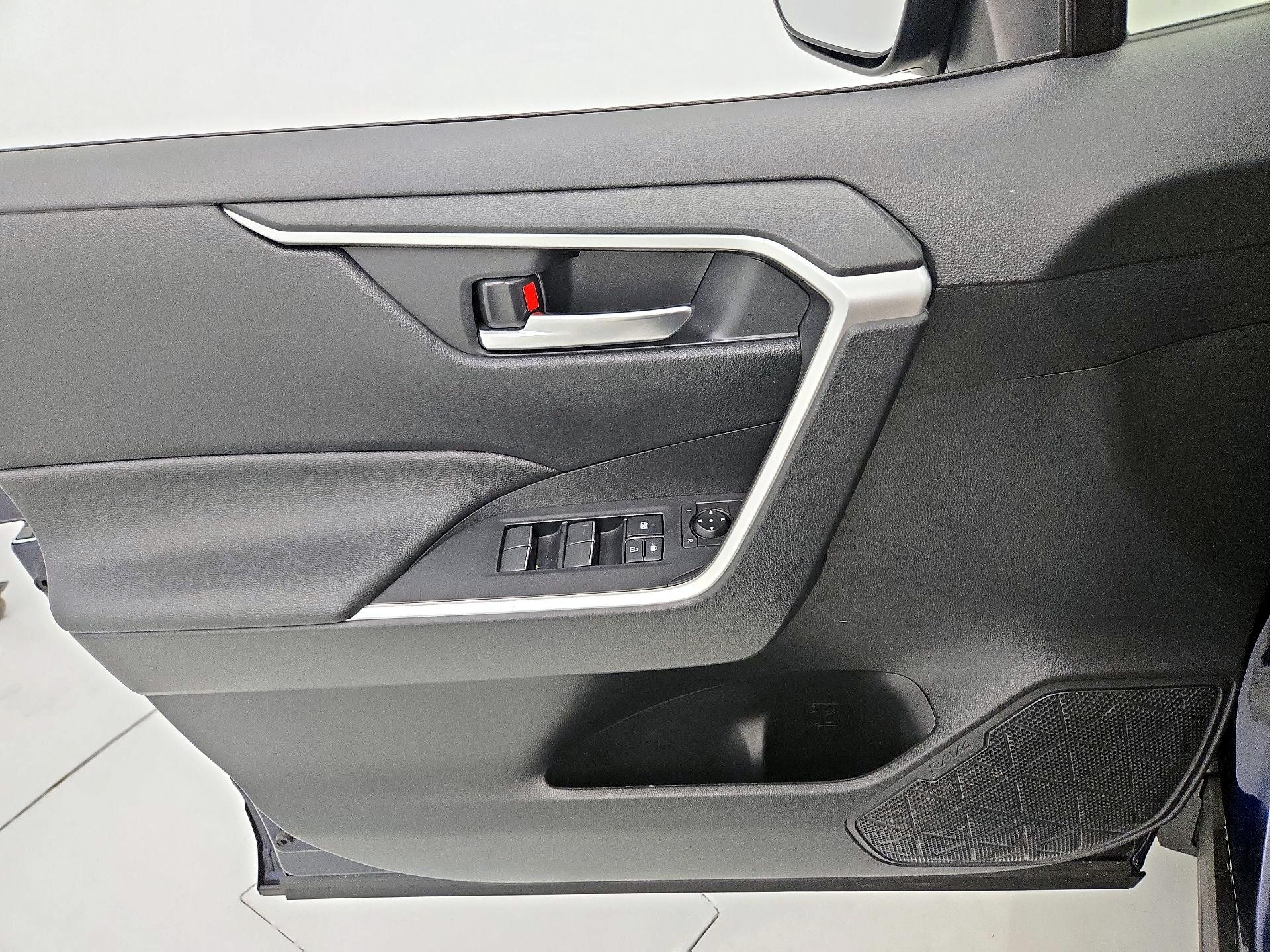 Thumbnail: 2023 Toyota RAV4 - 12