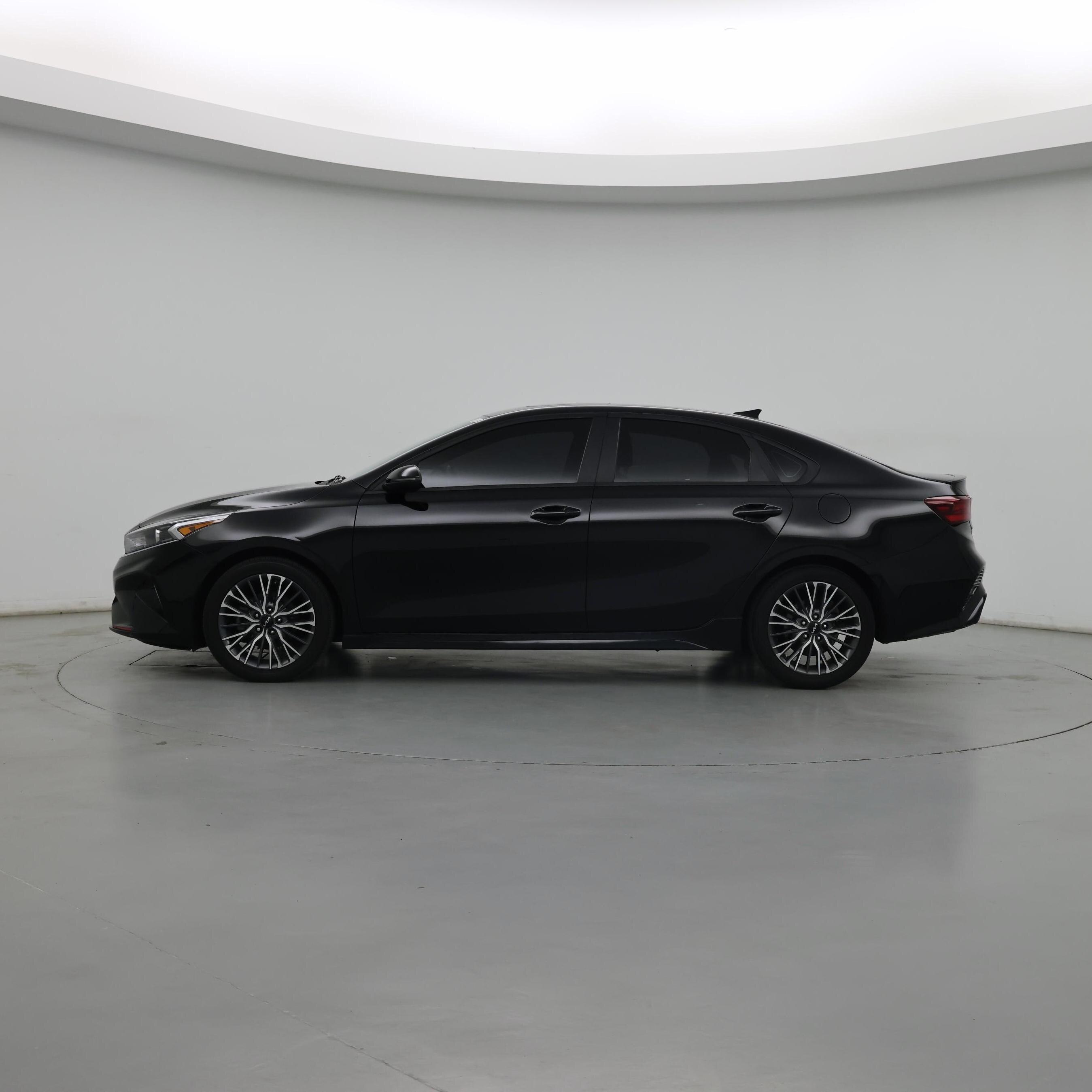 Thumbnail: 2023 Kia Forte - 3