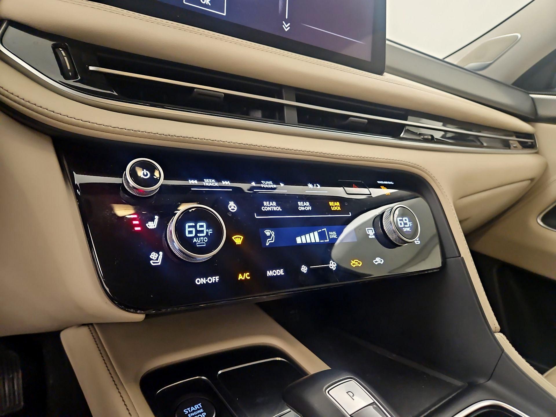 Thumbnail: 2023 INFINITI QX60 - 16