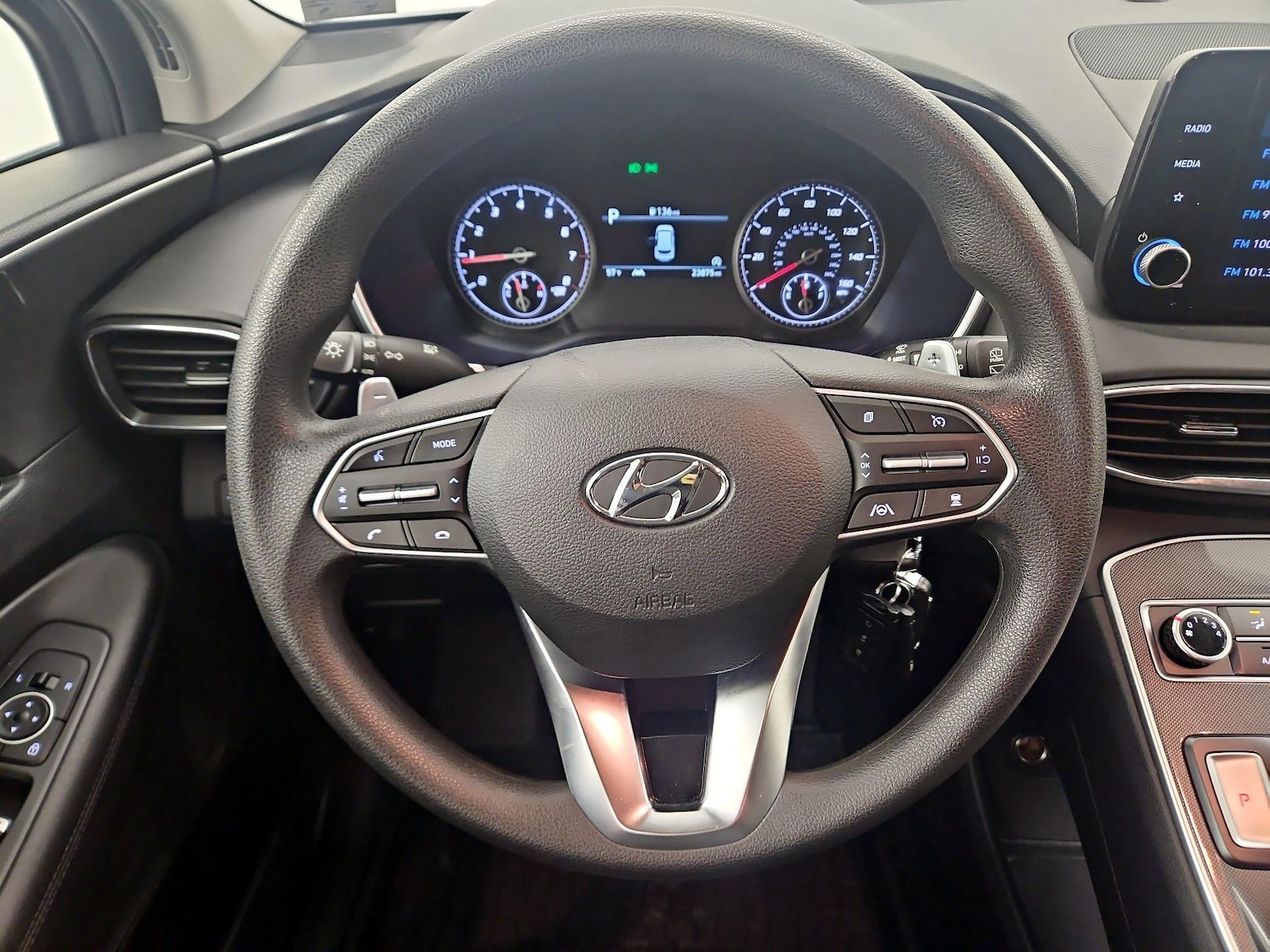 2023 Hyundai Santa Fe SE - Photo 11