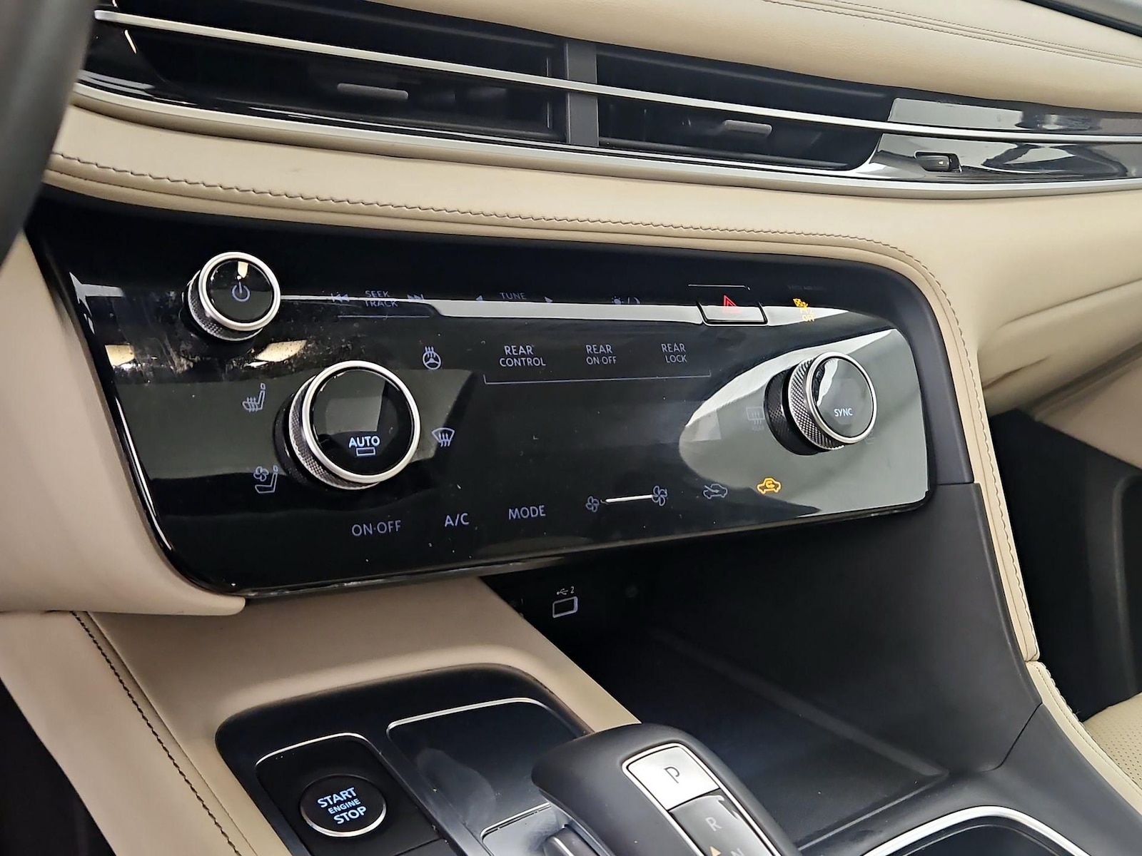 2023 INFINITI QX60 LUXE - Photo 18