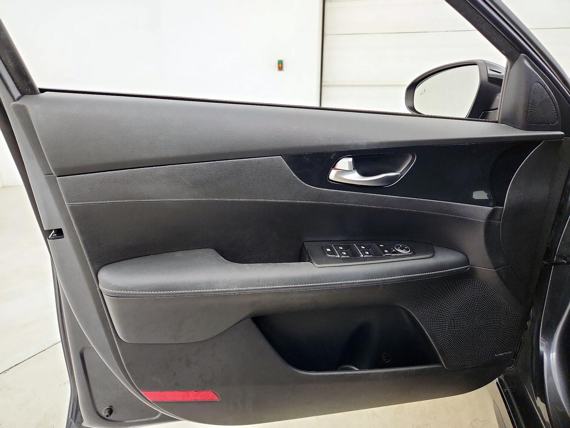 Thumbnail: 2023 Kia Forte - 12