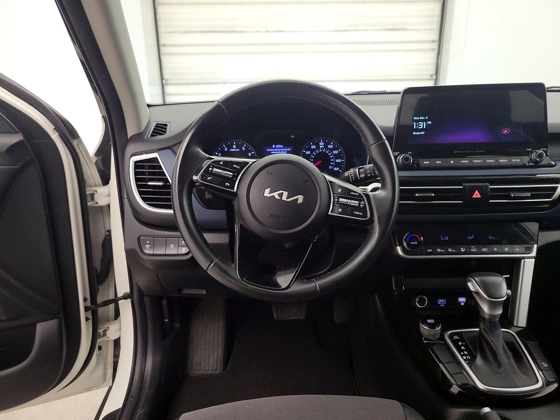 Thumbnail: 2023 Kia Seltos - 10