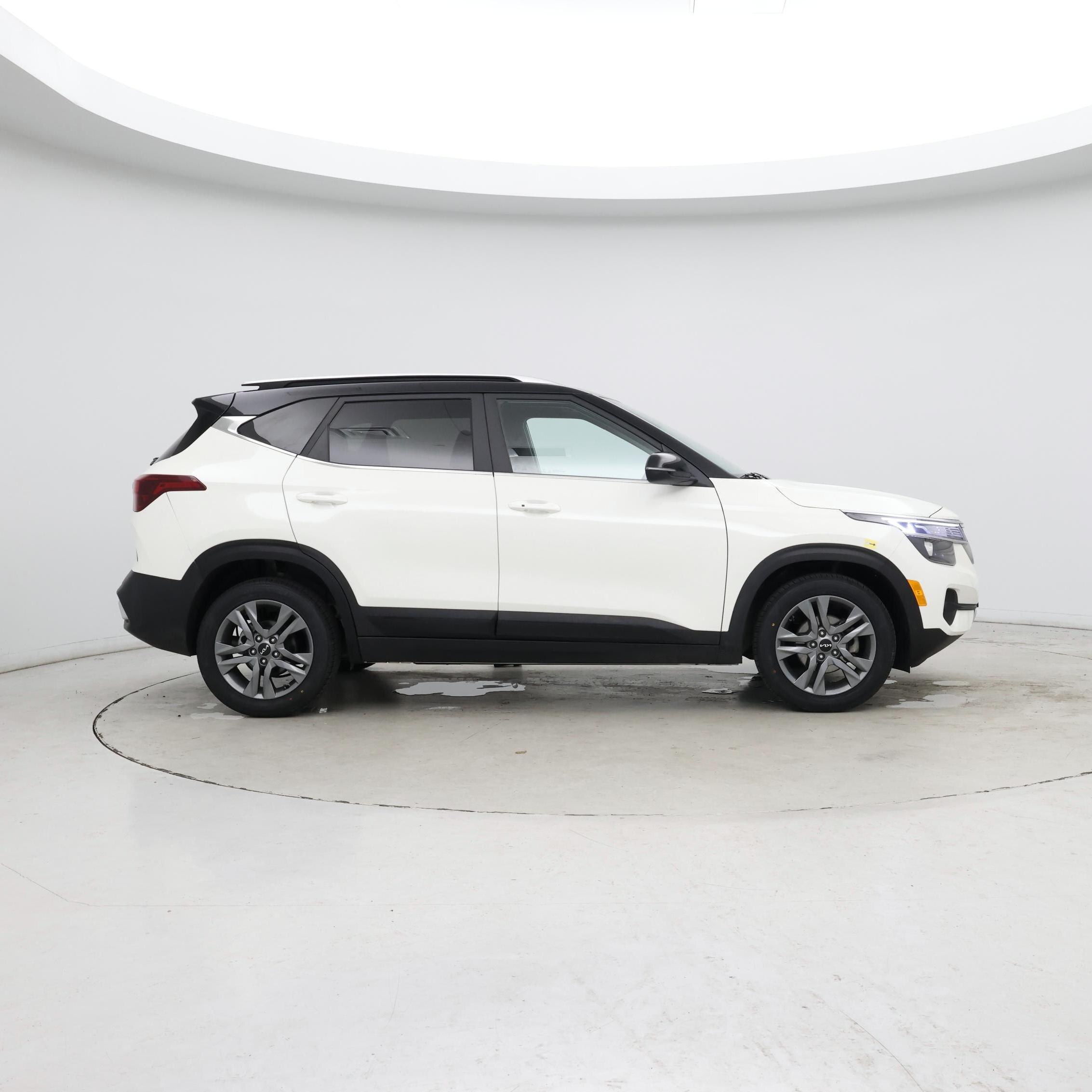 Thumbnail: 2023 Kia Seltos - 7