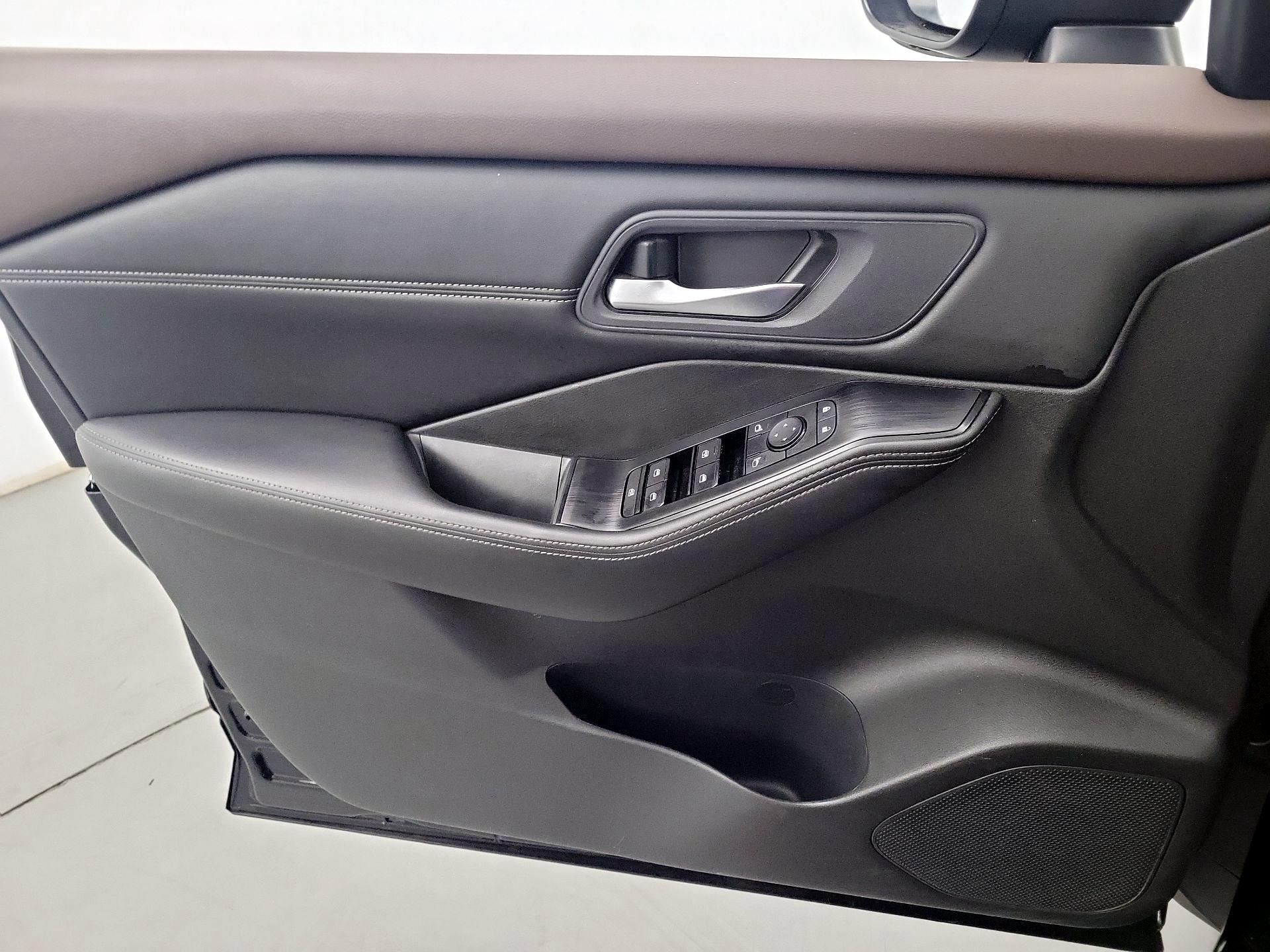 Thumbnail: 2023 Nissan Rogue - 12