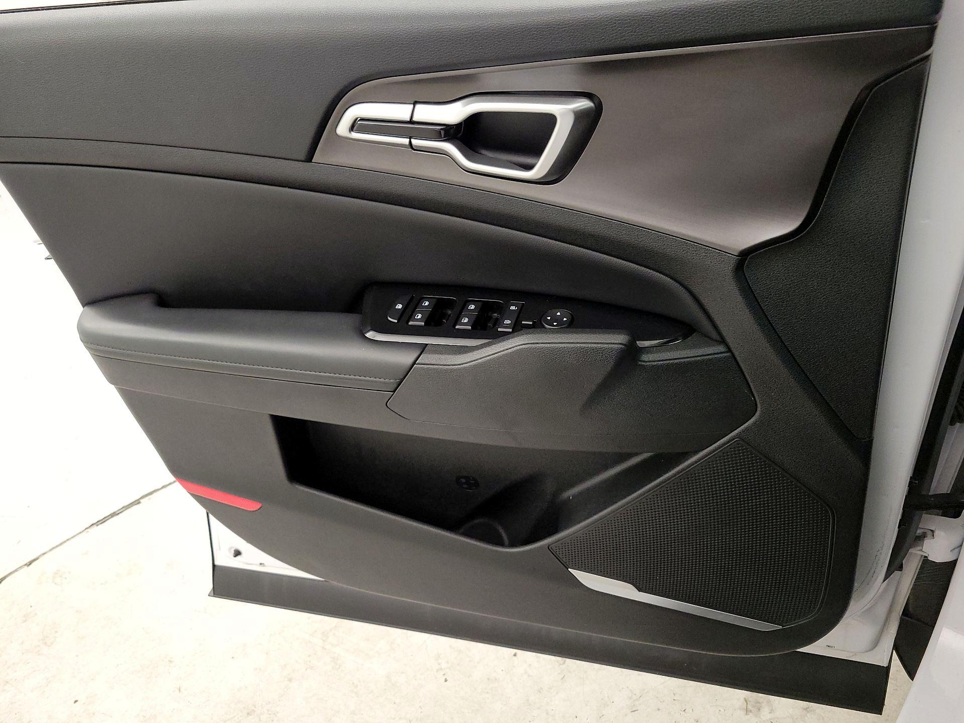 Thumbnail: 2023 Kia Sportage - 12