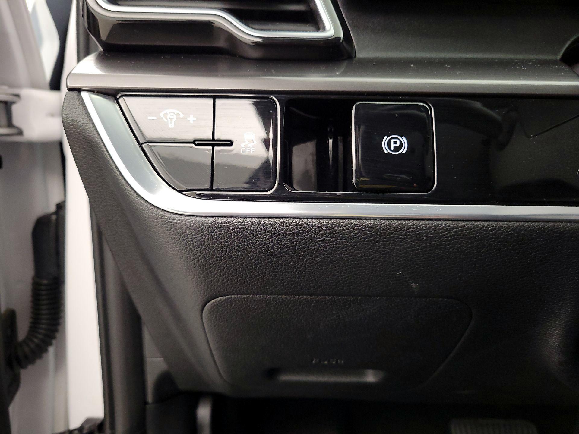 Thumbnail: 2023 Kia Sportage - 13