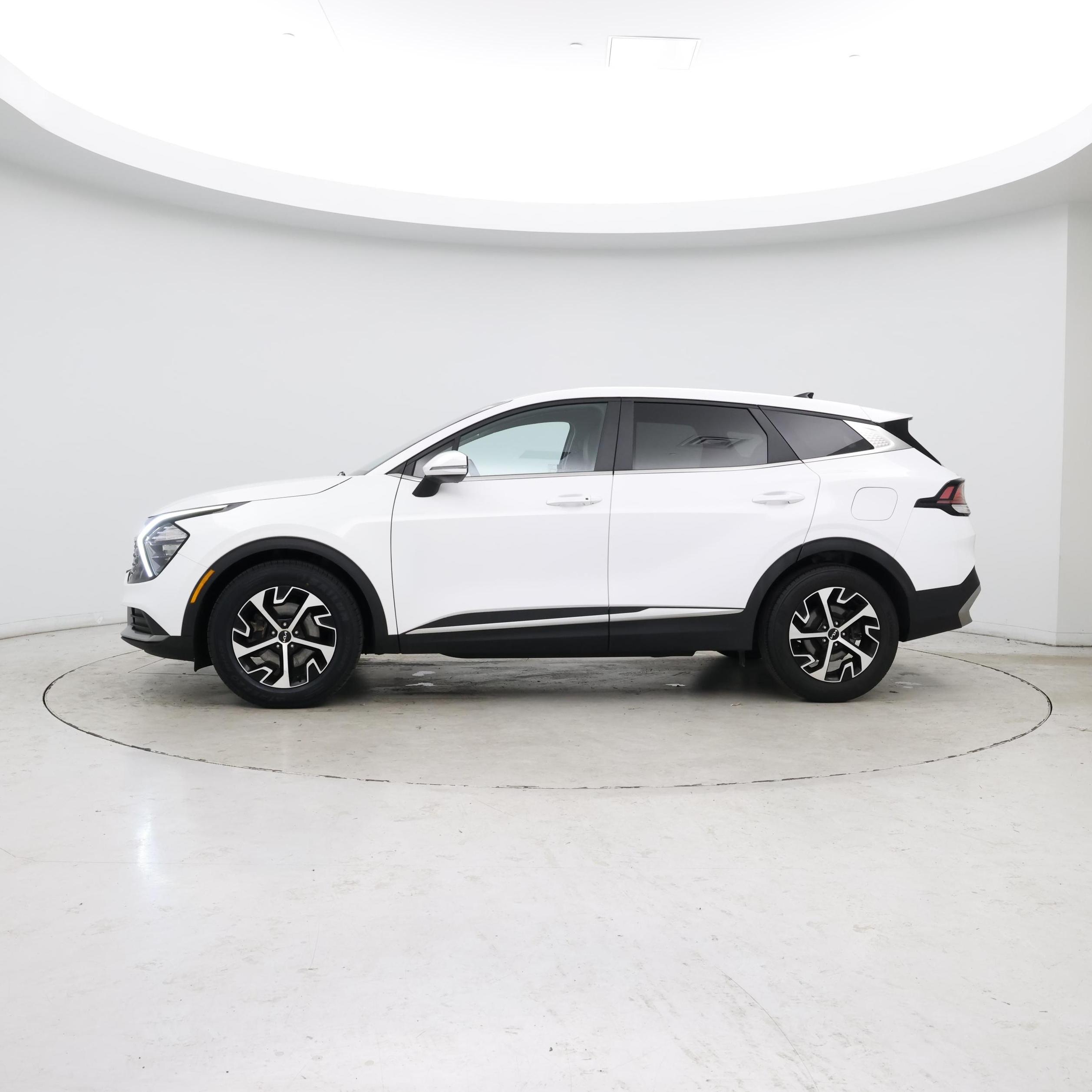 Thumbnail: 2023 Kia Sportage - 3