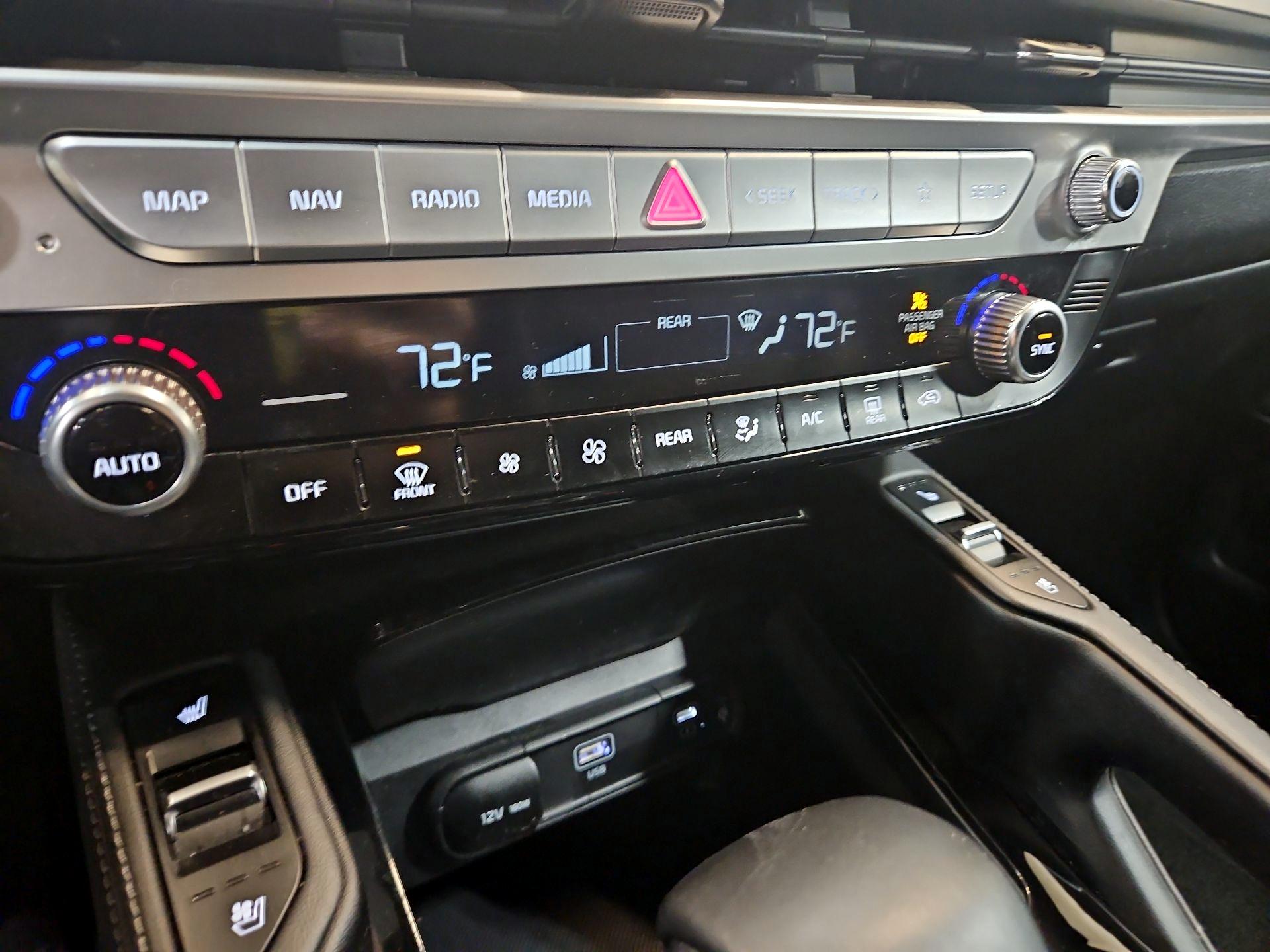 Thumbnail: 2023 Kia Telluride - 17