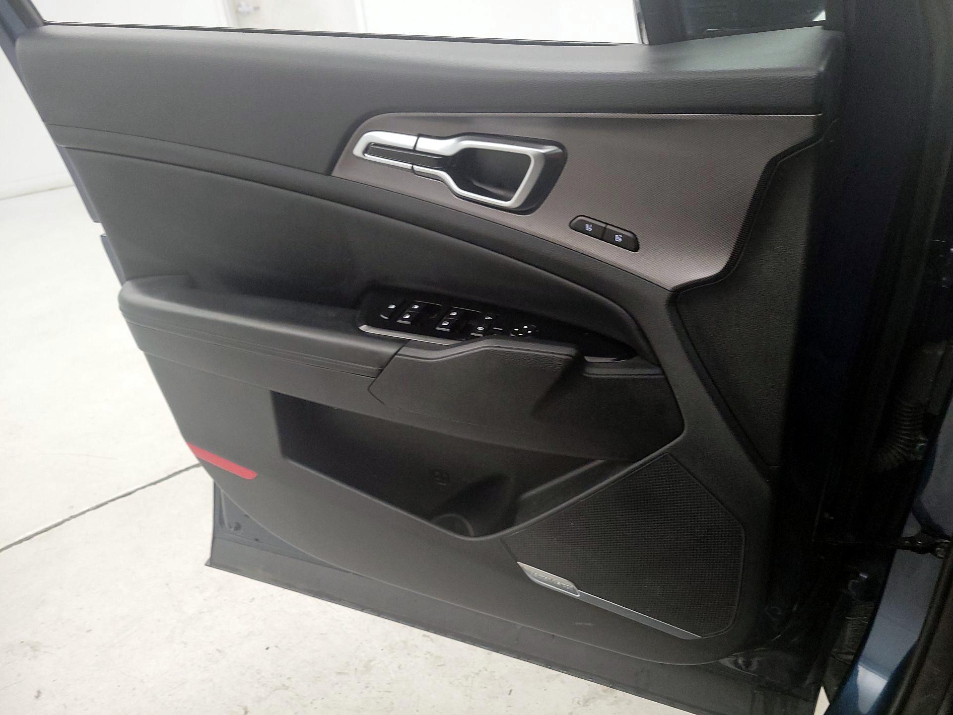 Thumbnail: 2023 Kia Sportage - 12