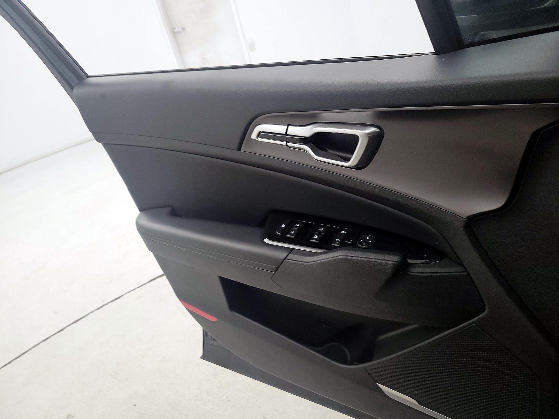 Thumbnail: 2023 Kia Sportage - 12