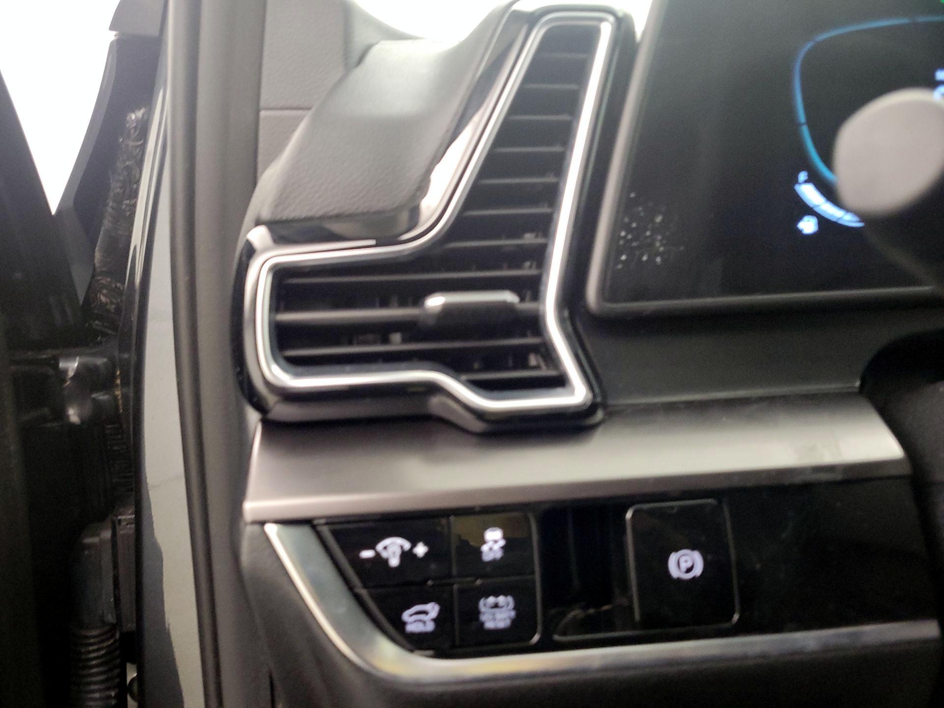 Thumbnail: 2023 Kia Sportage - 13