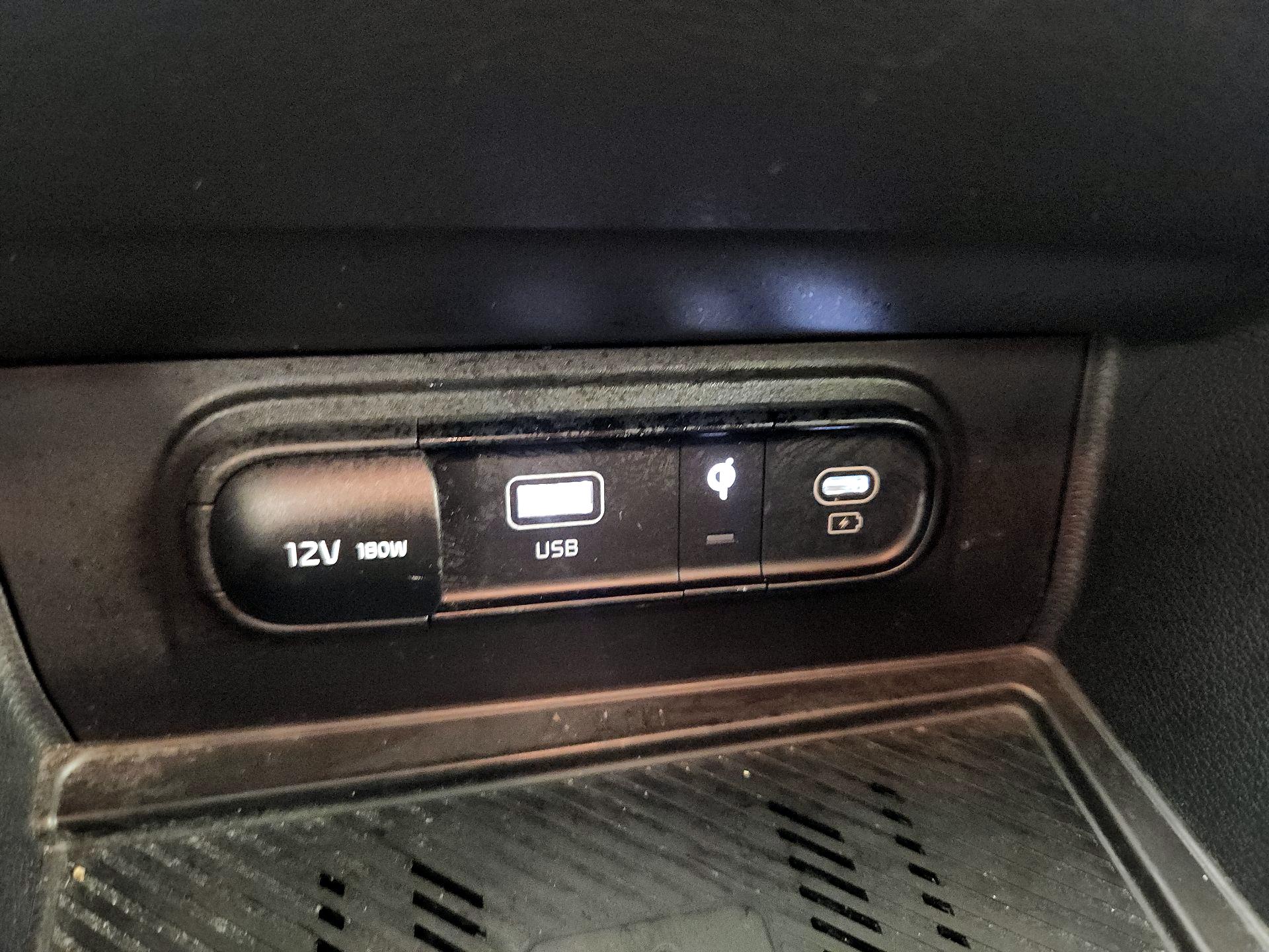 Thumbnail: 2023 Kia Sportage - 17