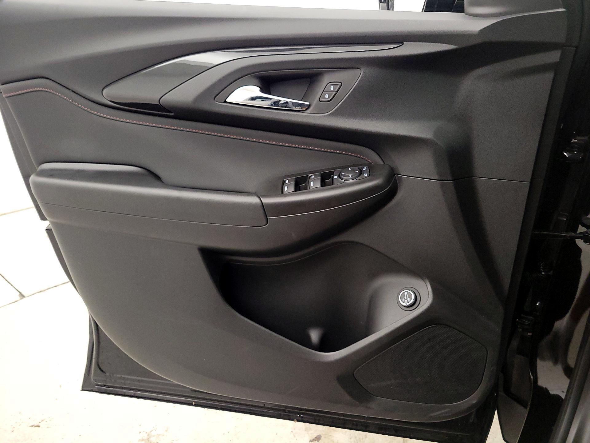 Thumbnail: 2023 Chevrolet TrailBlazer - 12