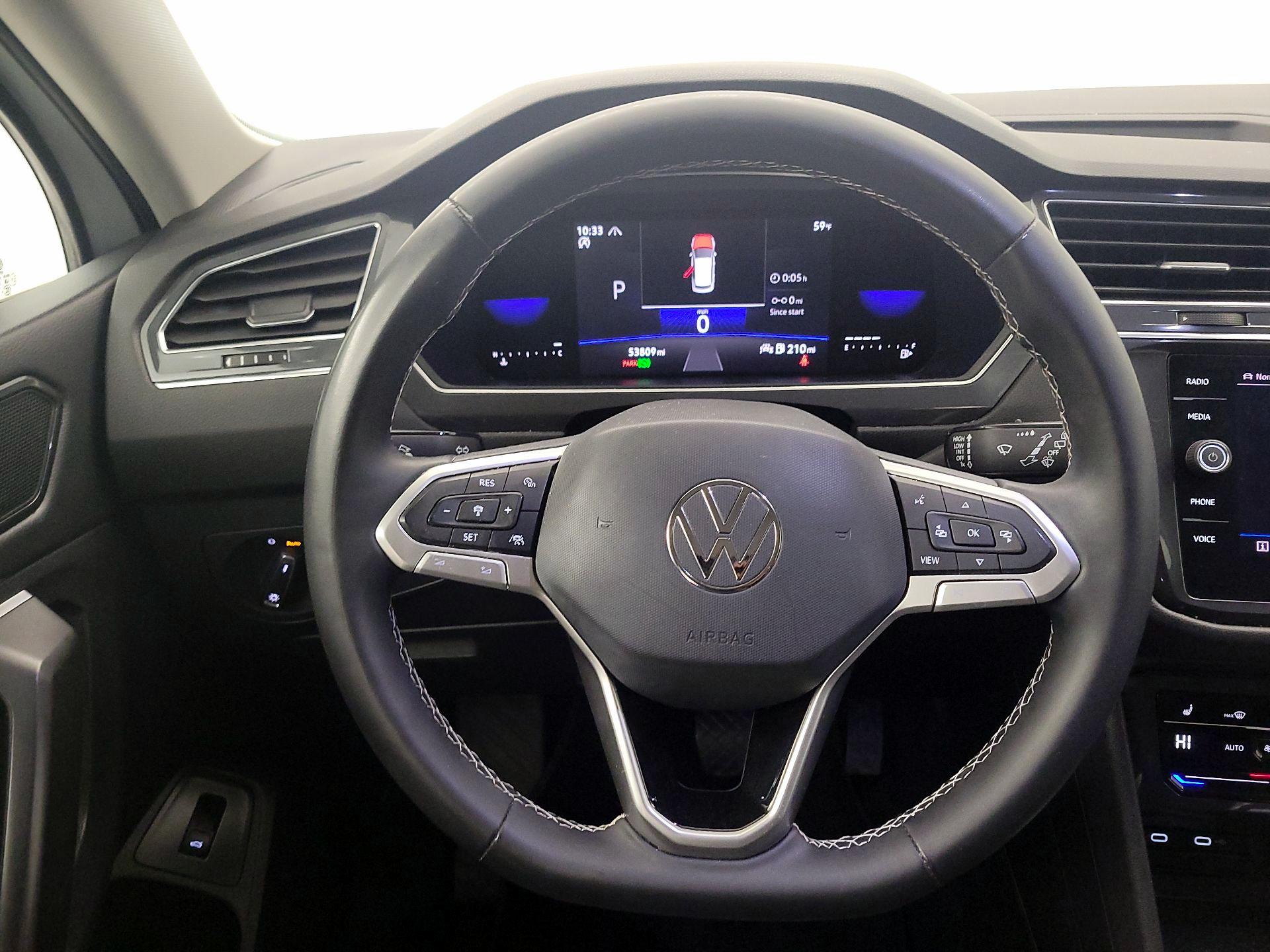 Thumbnail: 2022 Volkswagen Tiguan - 10