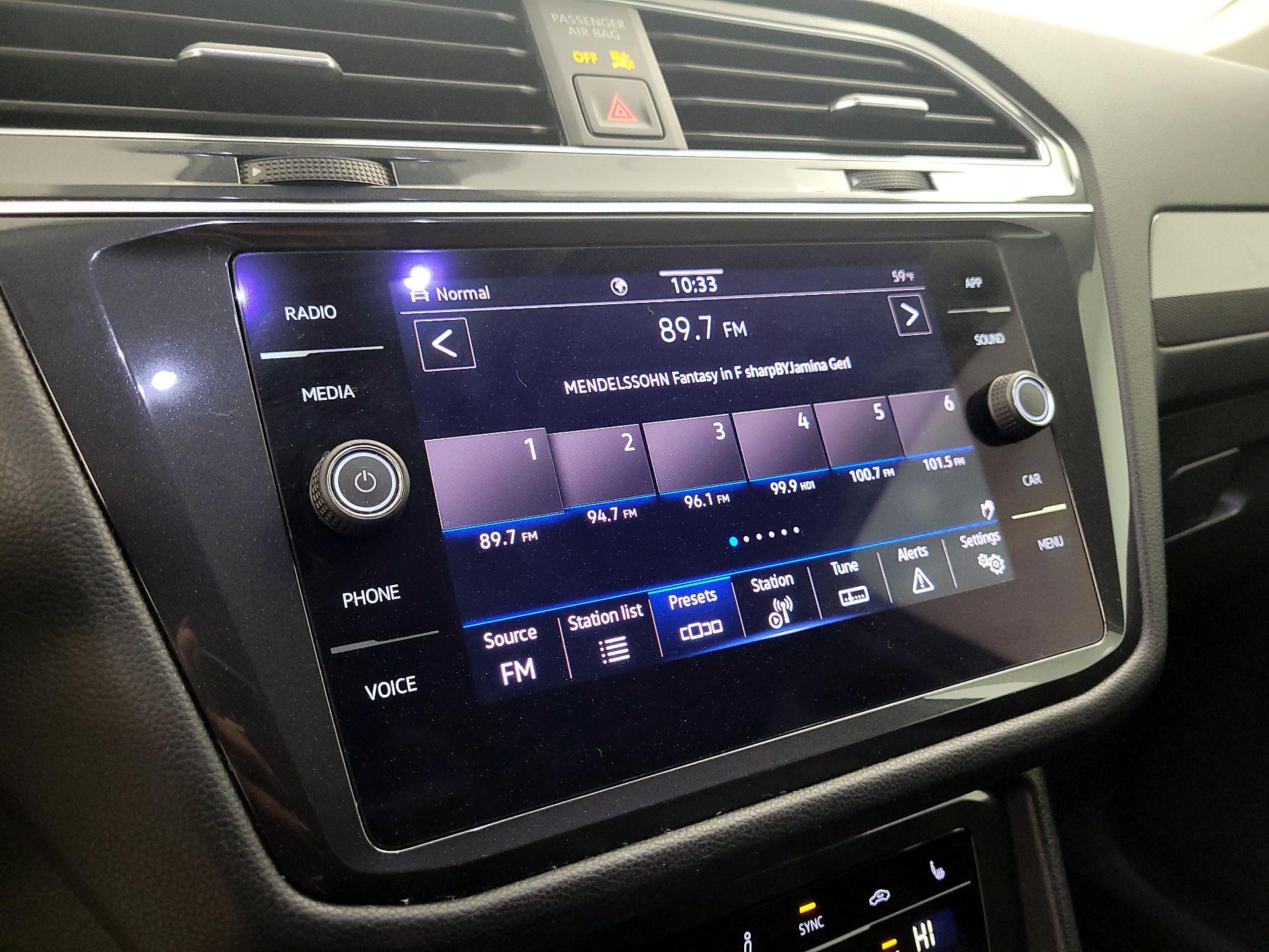 Thumbnail: 2022 Volkswagen Tiguan - 15