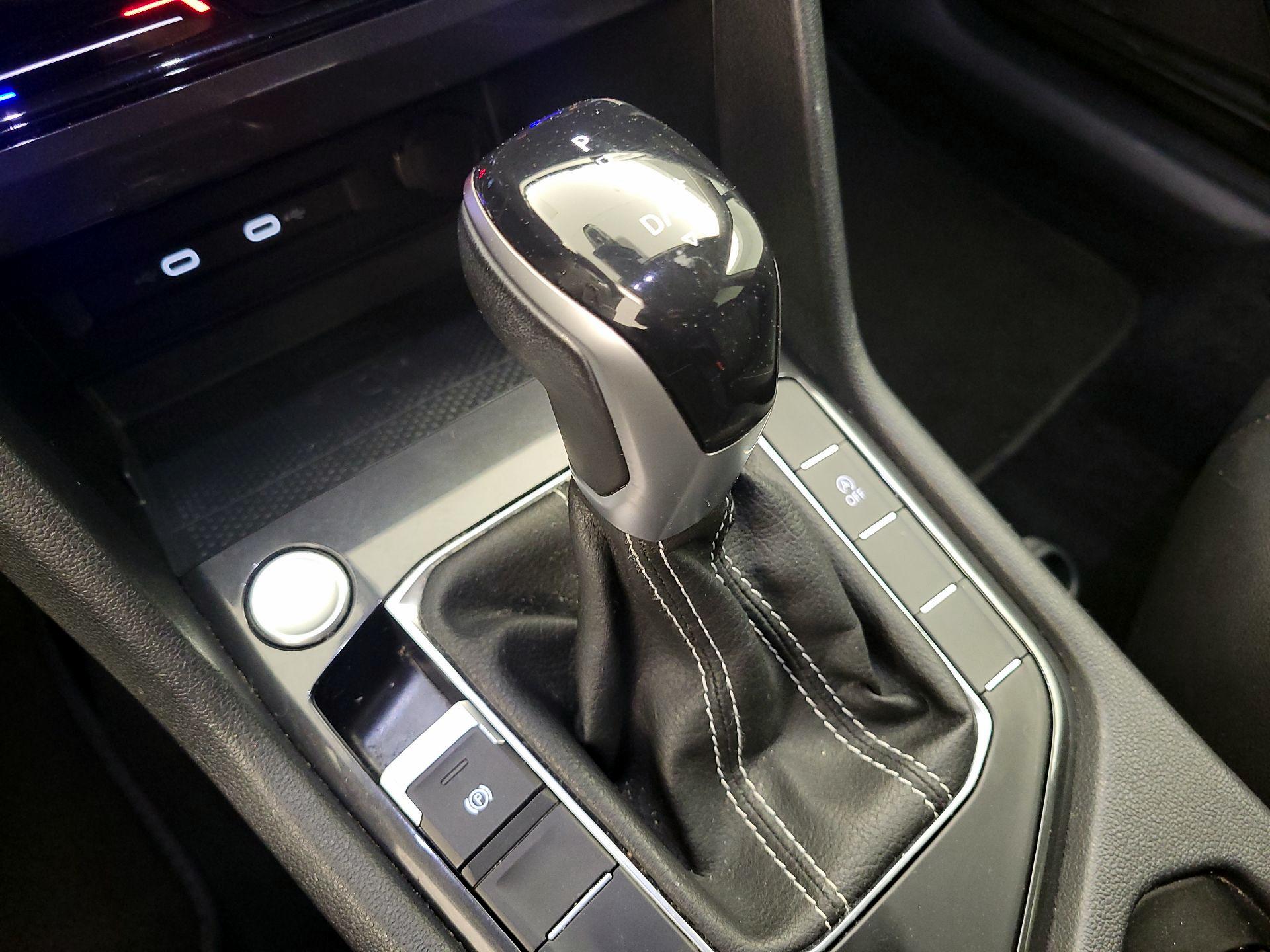 Thumbnail: 2022 Volkswagen Tiguan - 17