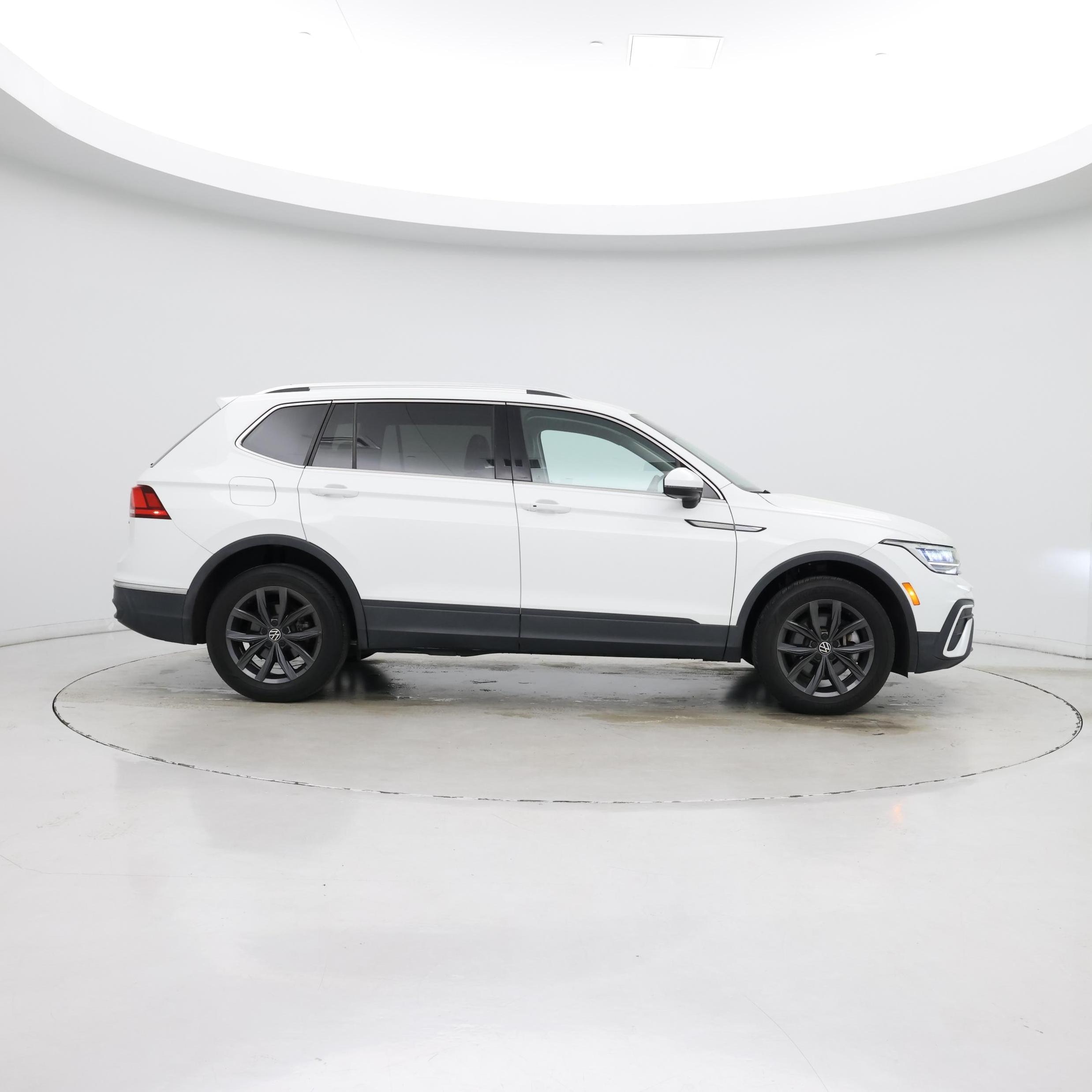 Thumbnail: 2022 Volkswagen Tiguan - 7