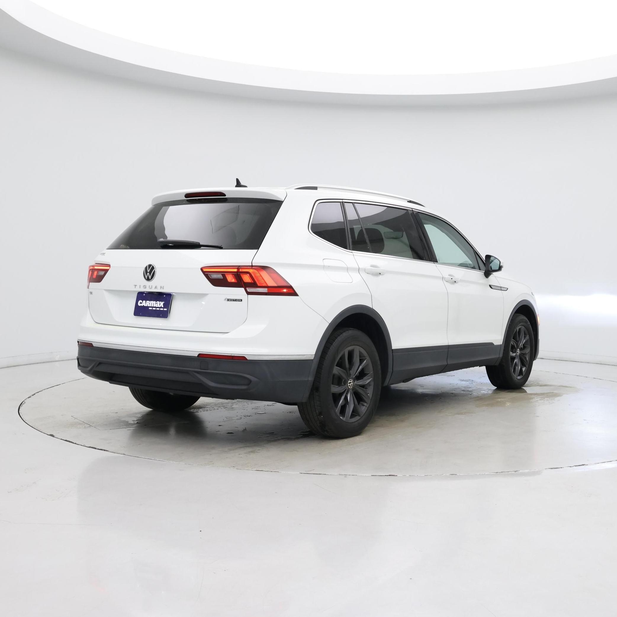 Thumbnail: 2022 Volkswagen Tiguan - 8