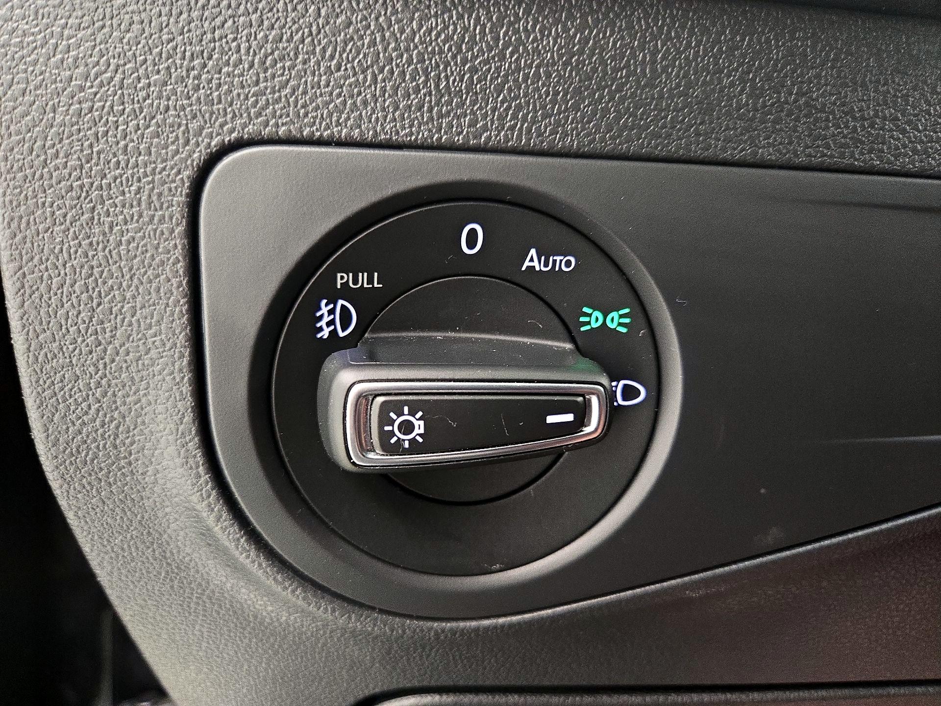 Thumbnail: 2020 Volkswagen Tiguan - 13