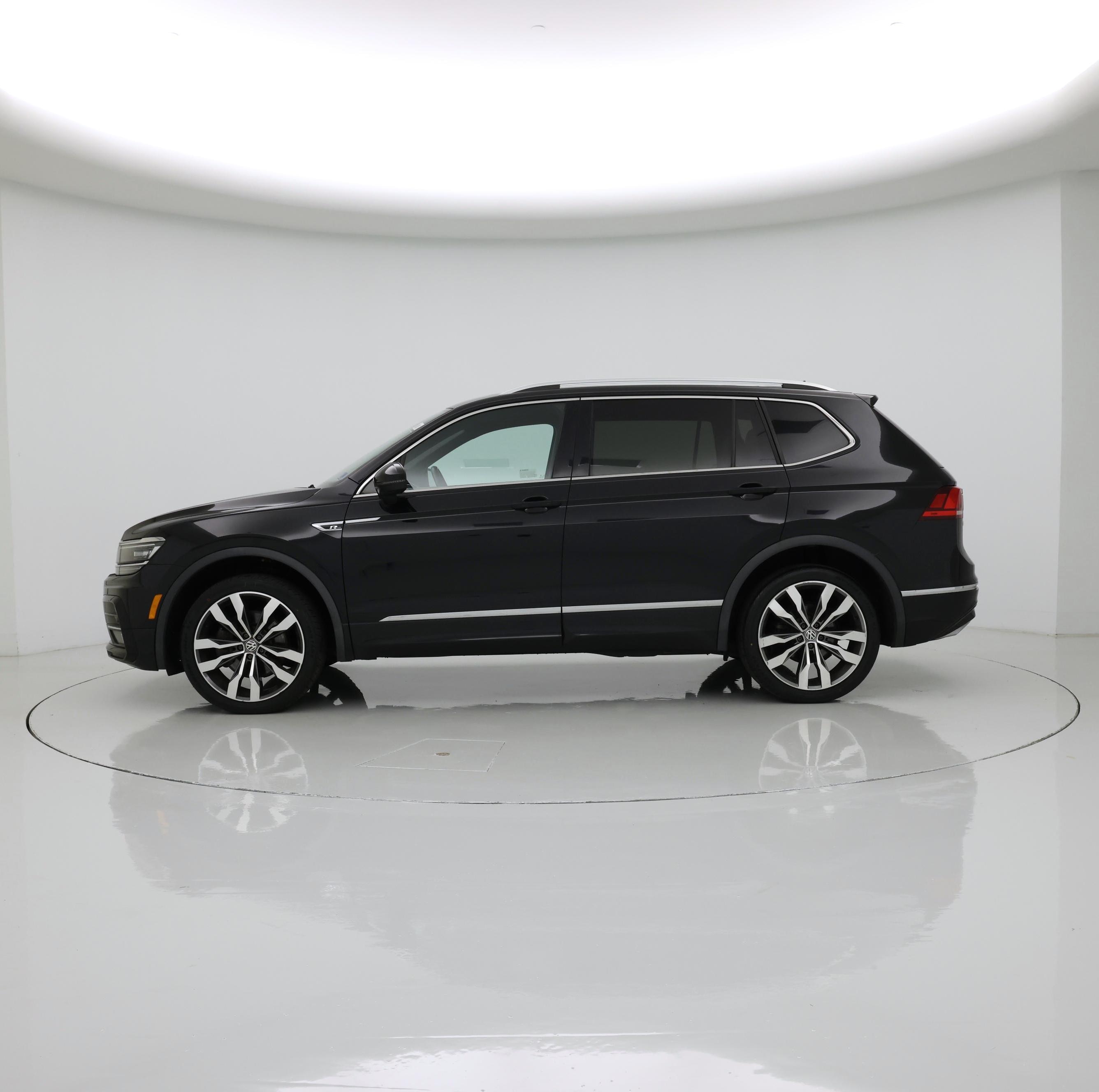 Thumbnail: 2020 Volkswagen Tiguan - 3
