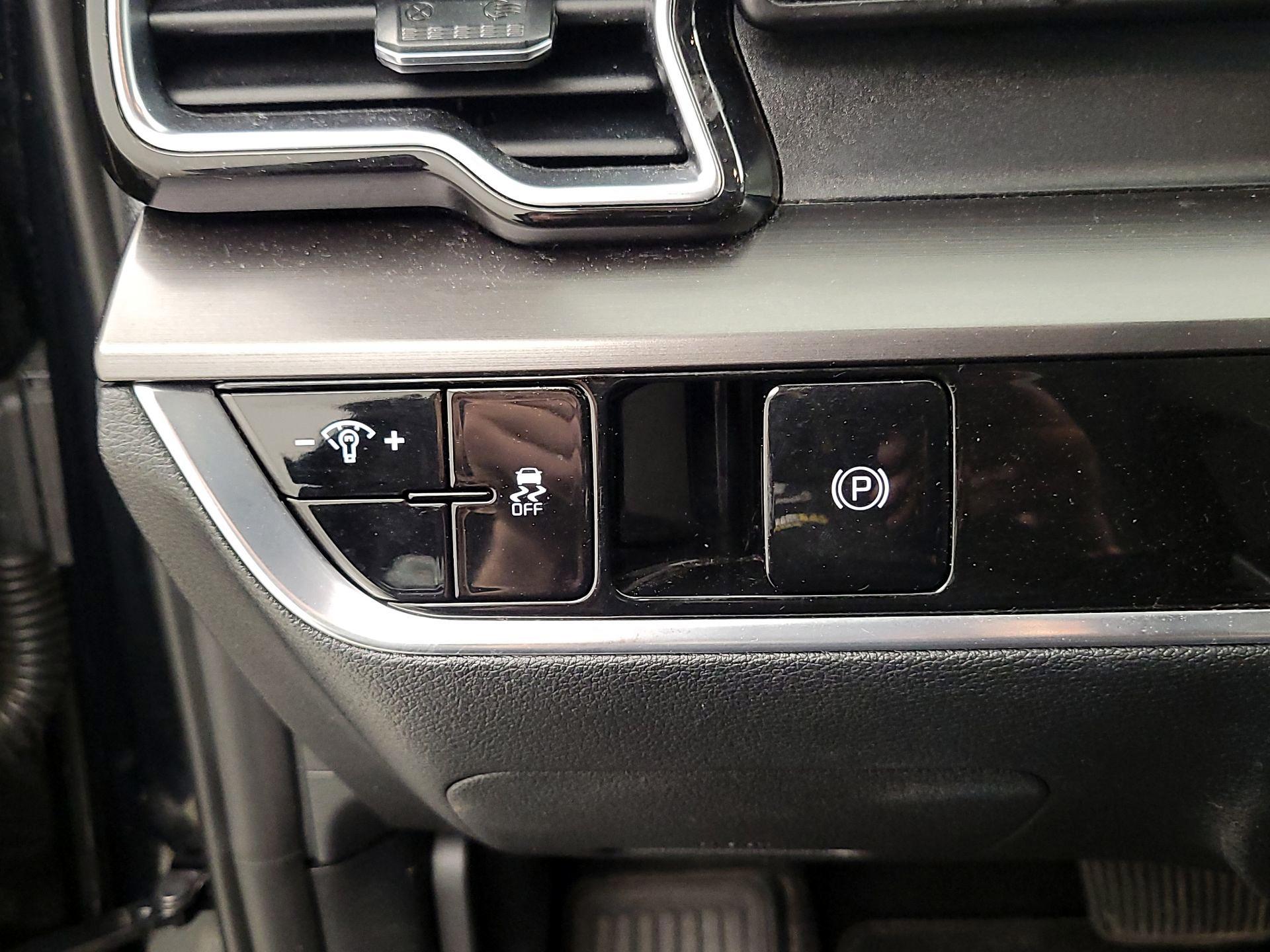 Thumbnail: 2023 Kia Sportage - 13