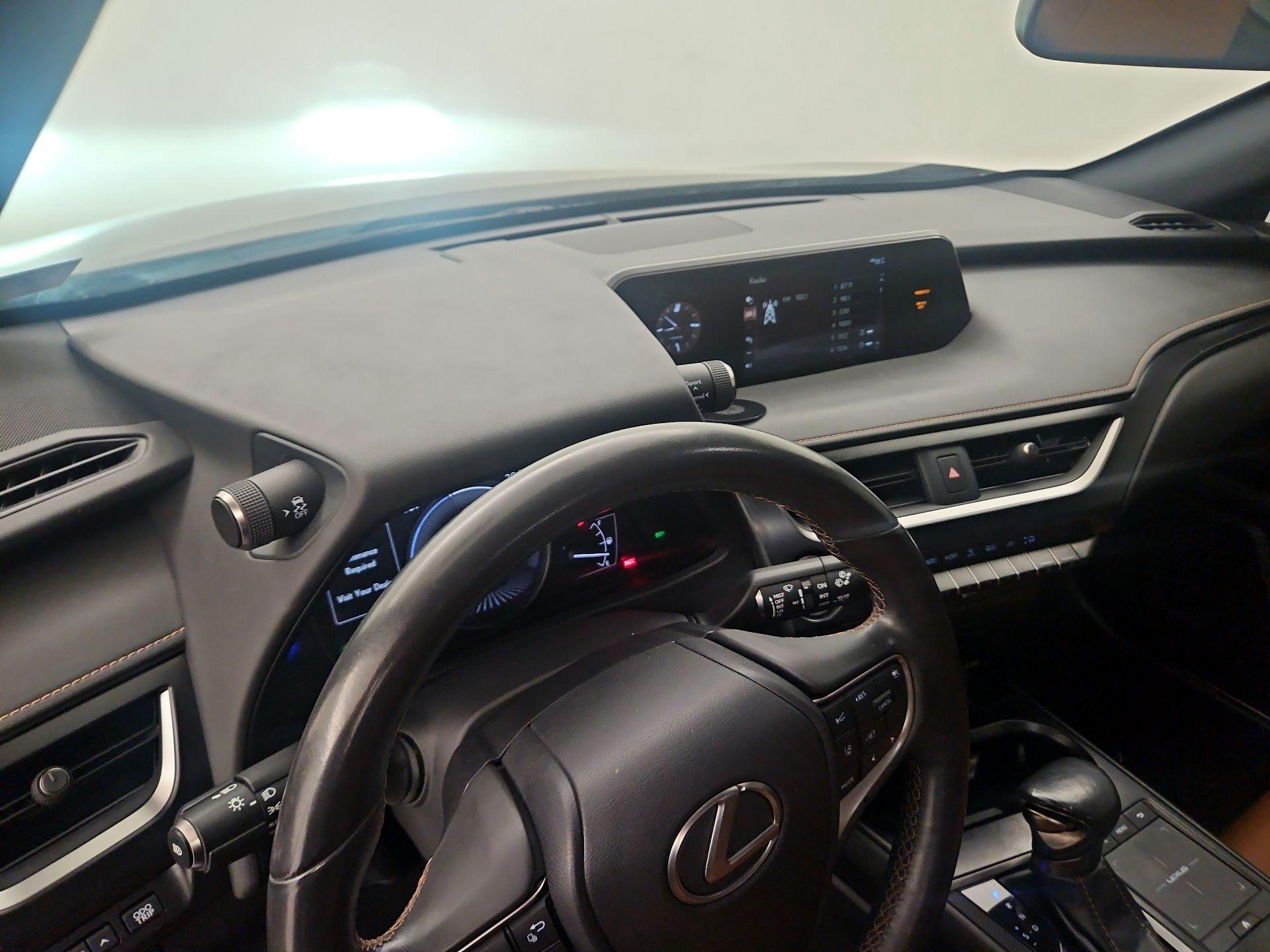 Thumbnail: 2022 Lexus UX - 9