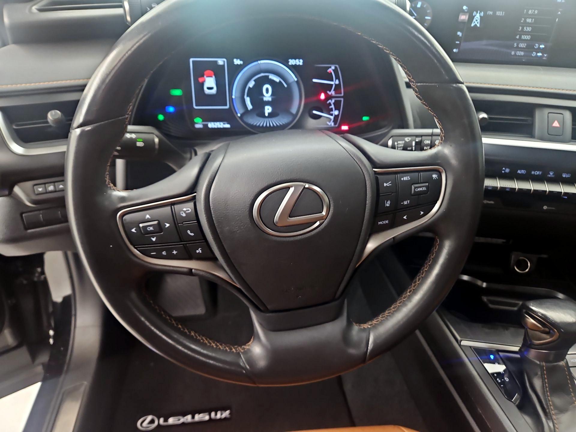 Thumbnail: 2022 Lexus UX - 10