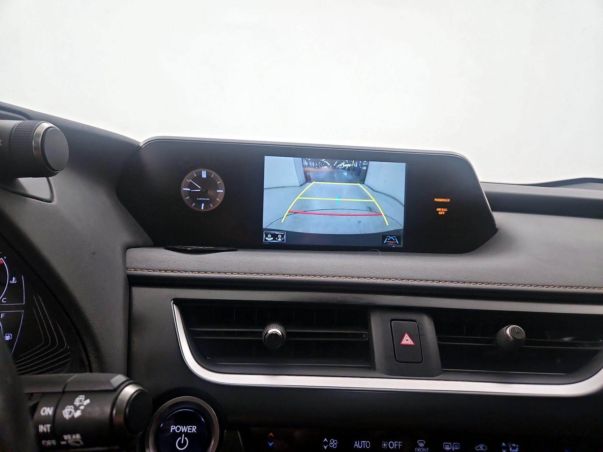 Thumbnail: 2022 Lexus UX - 15