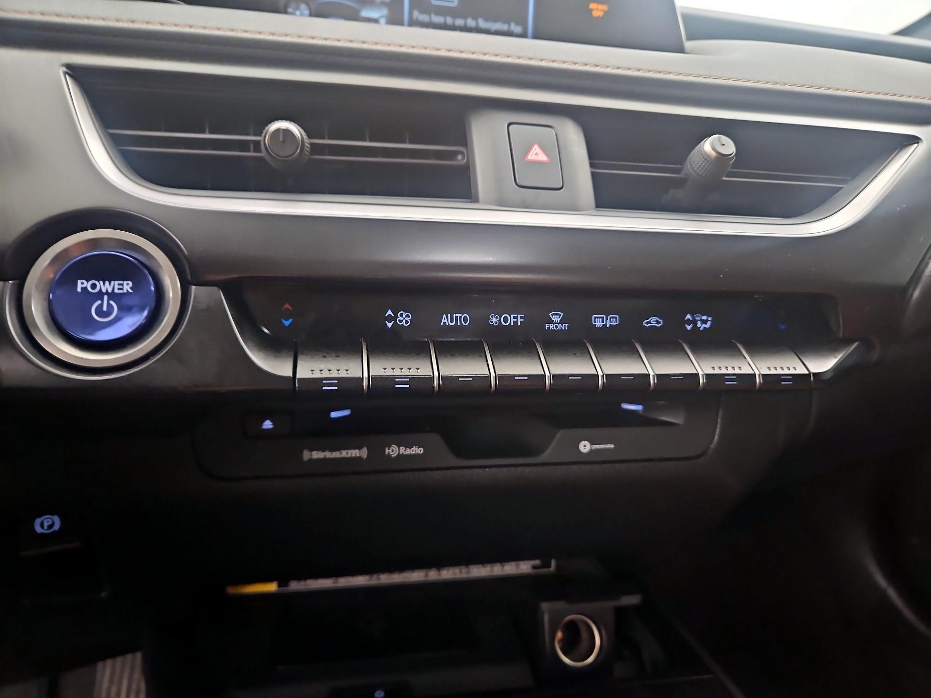 Thumbnail: 2022 Lexus UX - 17