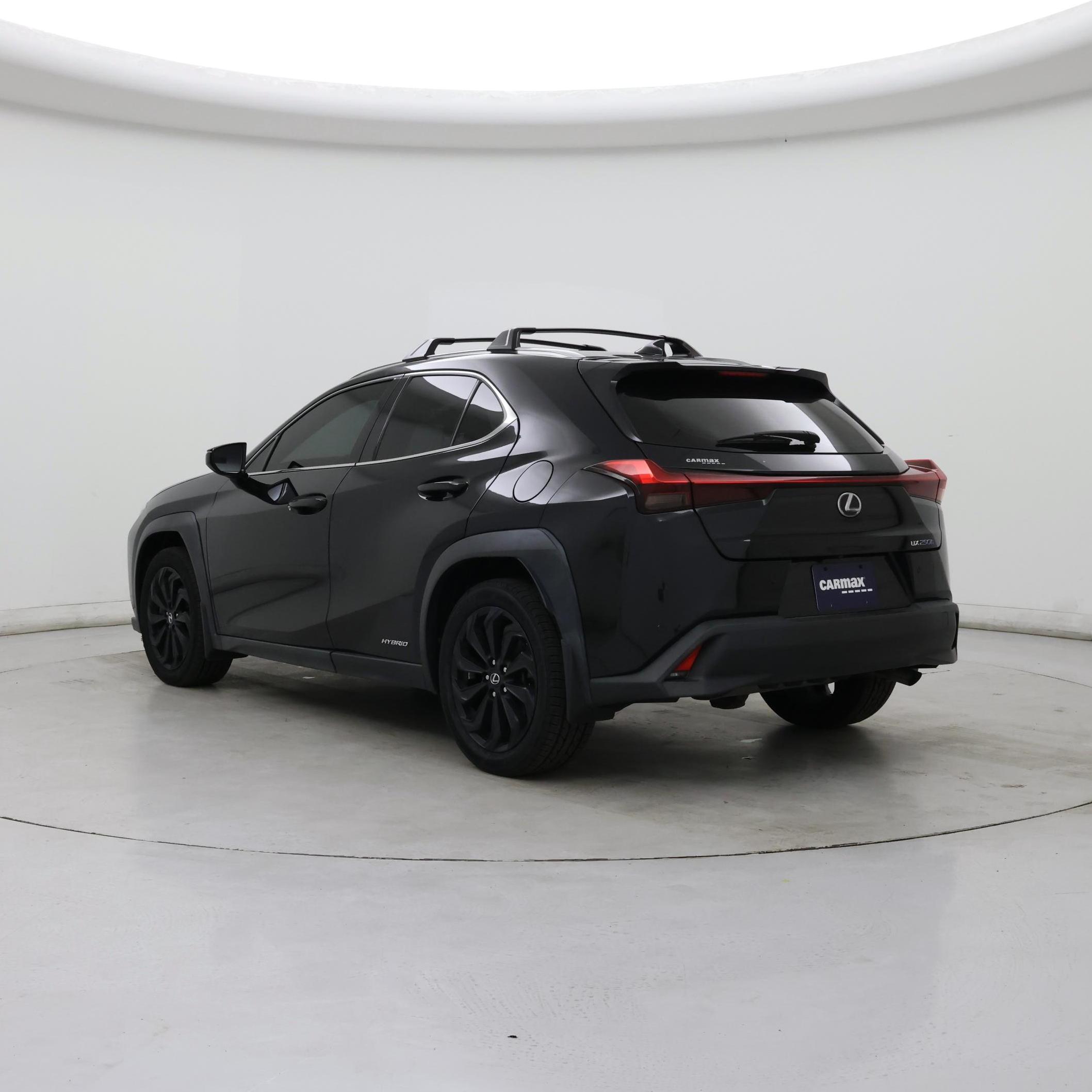 Thumbnail: 2022 Lexus UX - 2