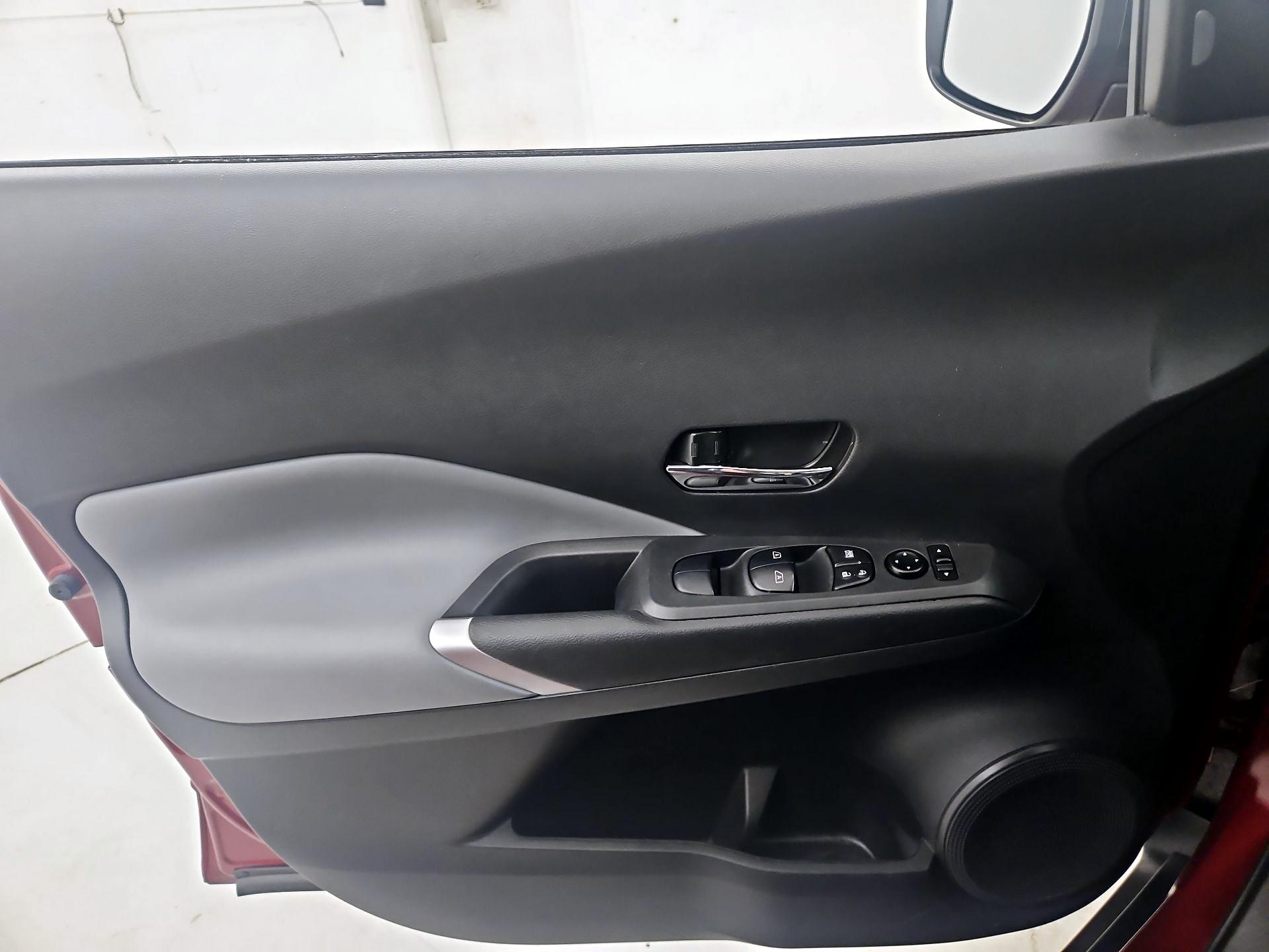 Thumbnail: 2021 Nissan Kicks - 12