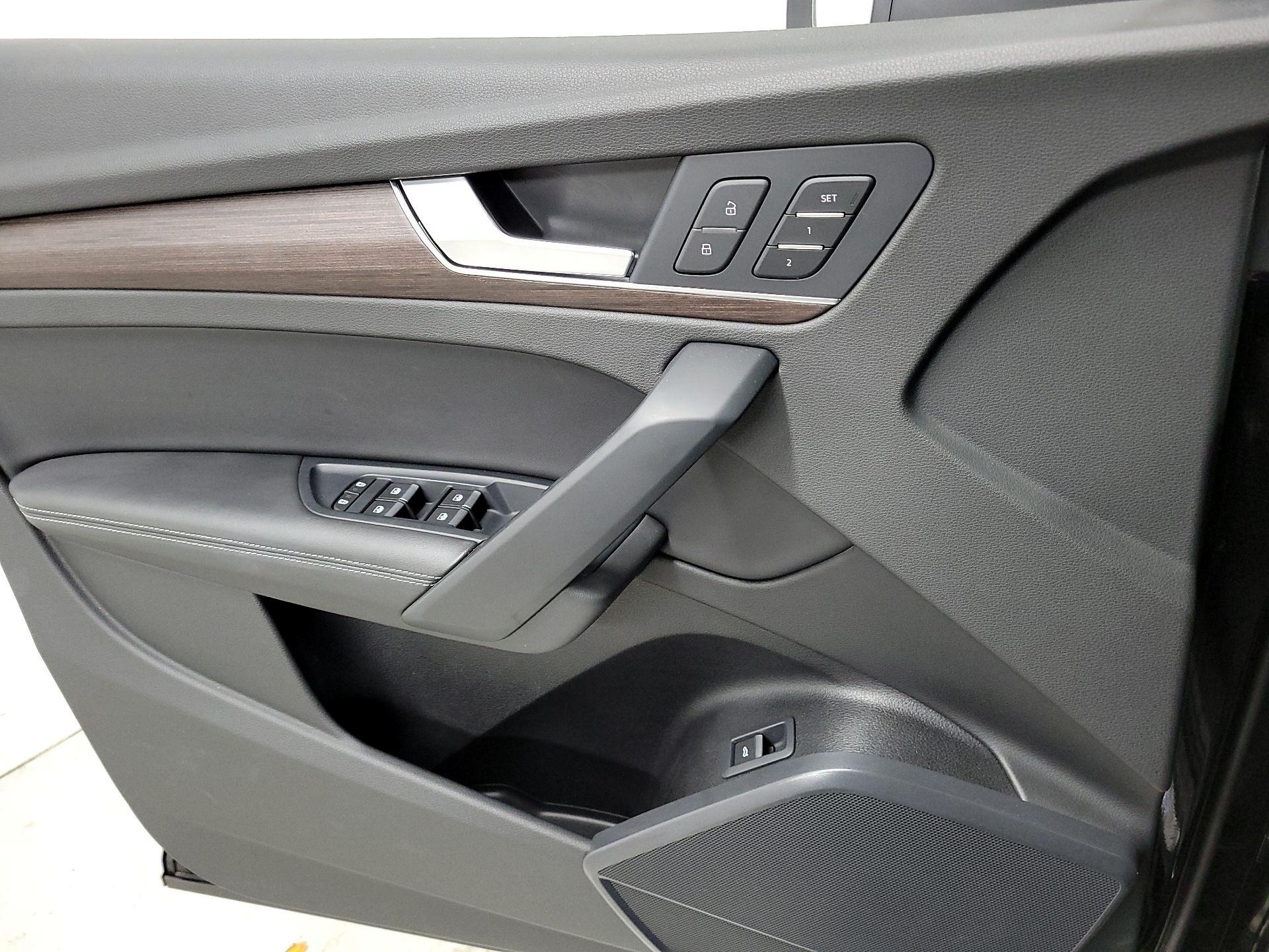 Thumbnail: 2022 Audi Q5 - 10