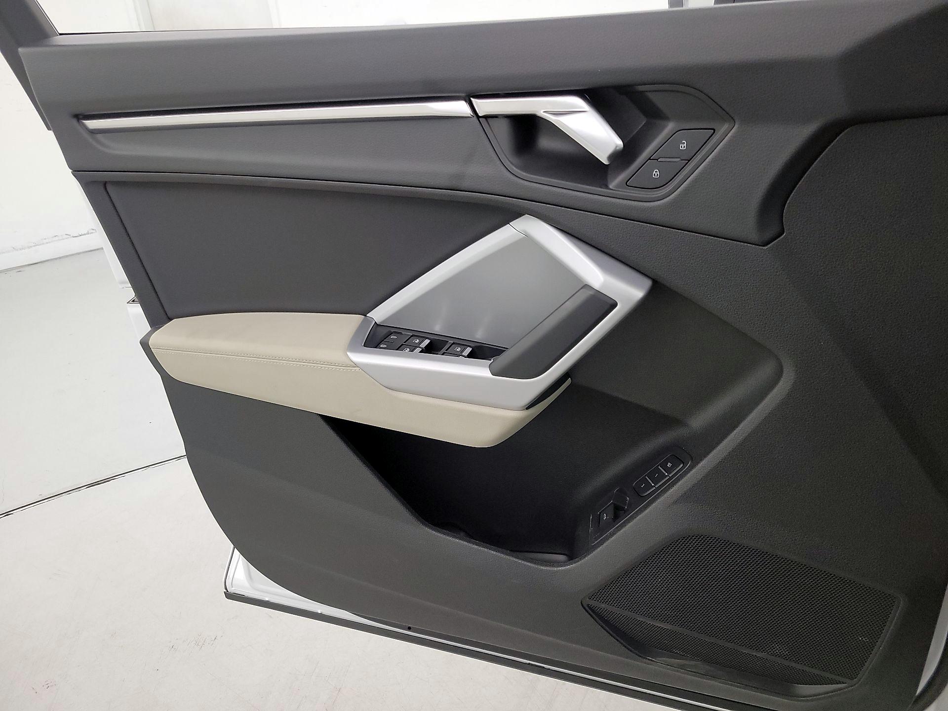 Thumbnail: 2023 Audi Q3 - 12